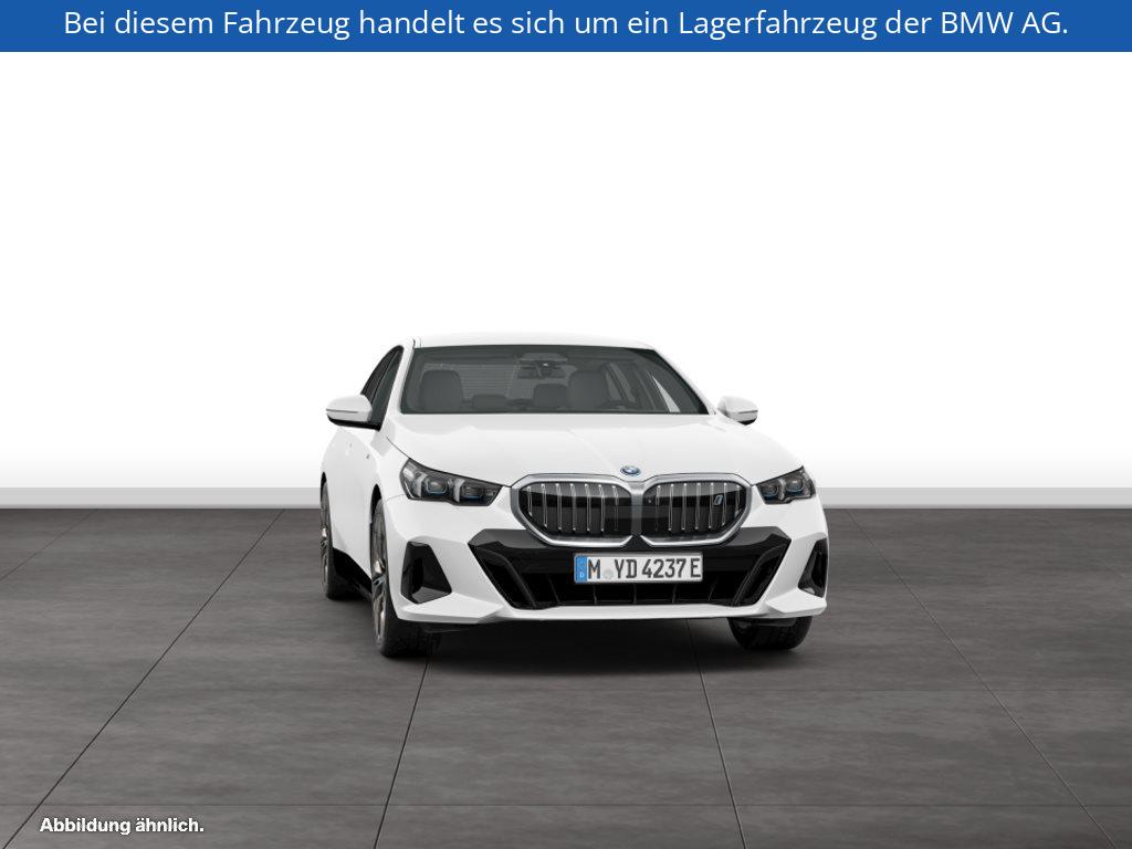 Fahrzeugabbildung BMW i5 eDrive40 Limousine