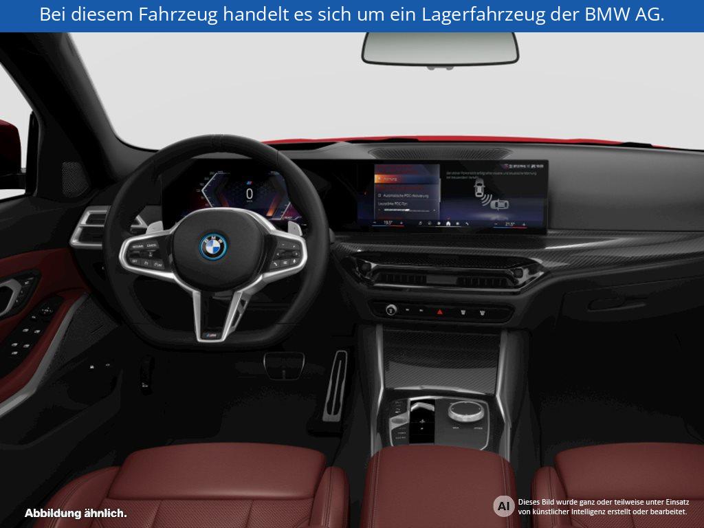 Fahrzeugabbildung BMW 330e Touring
