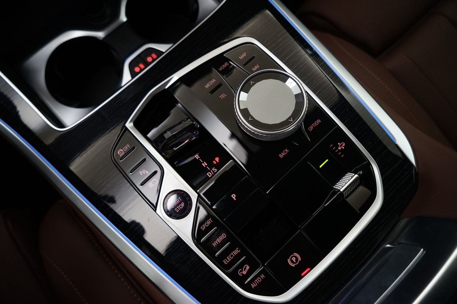 Fahrzeugabbildung BMW X5 xDrive50e [M Sport, HUD, AHK, ACC, GSD, 22 LMR]