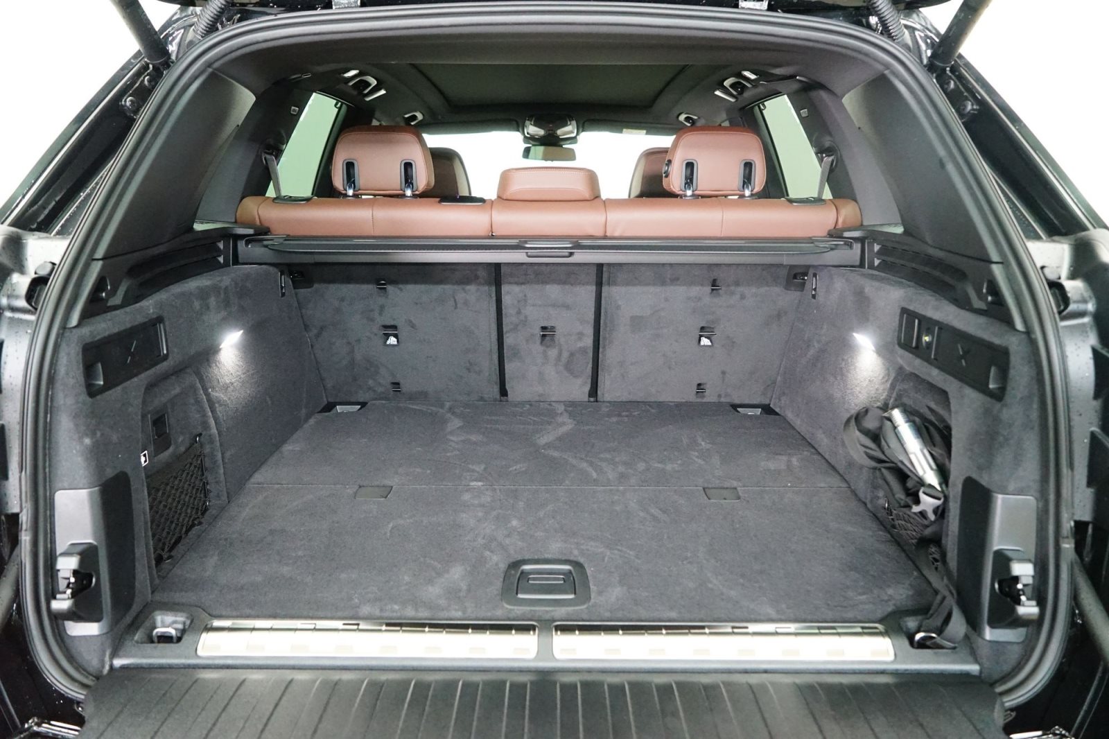 Fahrzeugabbildung BMW X5 xDrive50e [M Sport, HUD, AHK, ACC, GSD, 22 LMR]