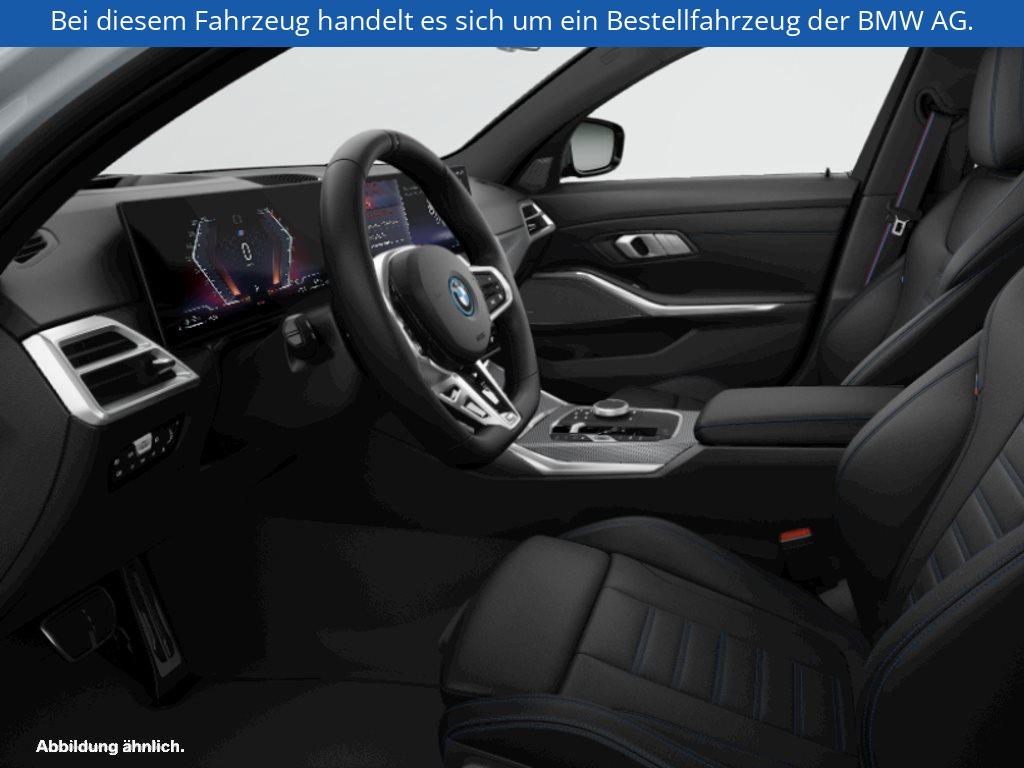 Fahrzeugabbildung BMW 330e Limousine