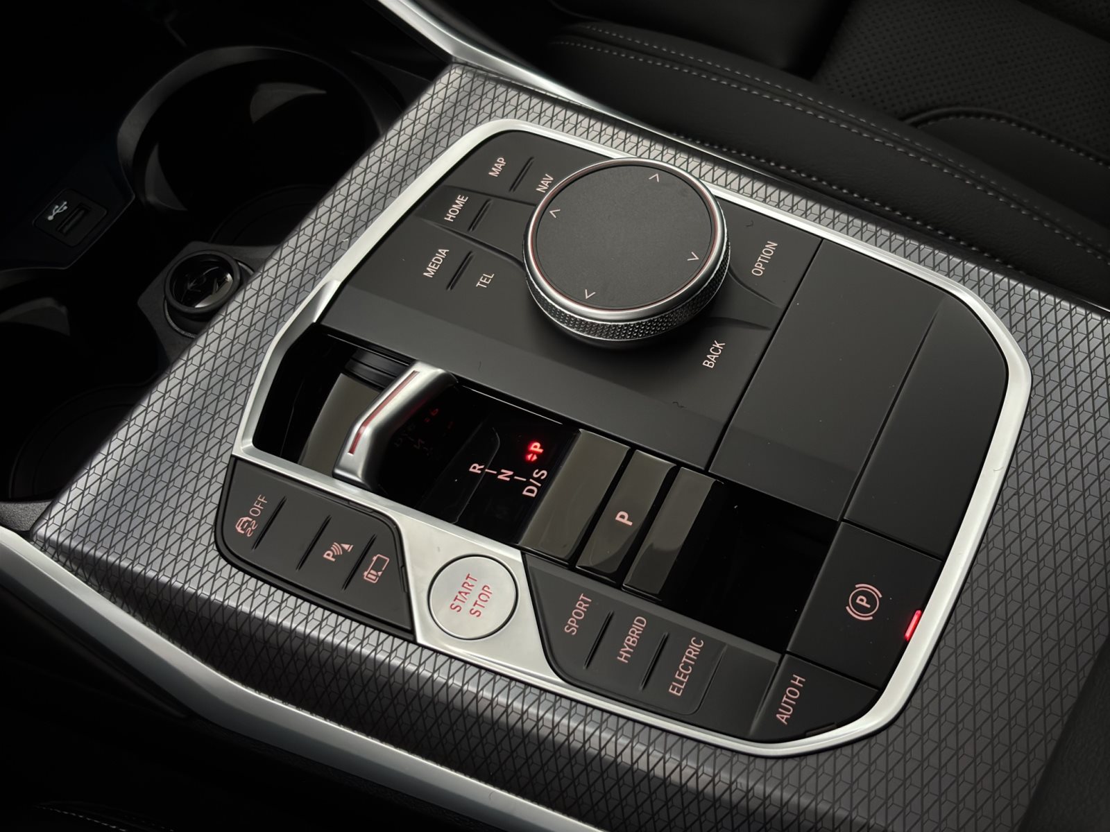 Fahrzeugabbildung BMW 330e xDrive Touring [M Sport Pro, AHK, ACC, 19 LMR, RFK]