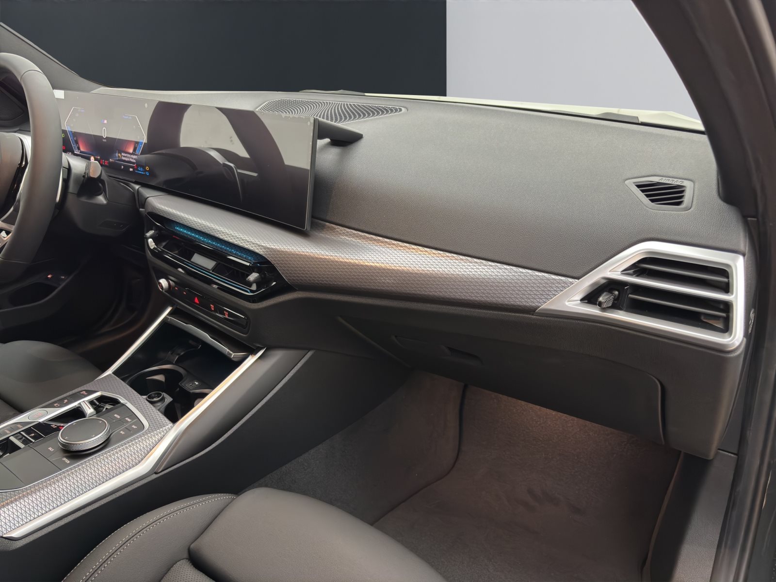 Fahrzeugabbildung BMW 330e xDrive Touring [M Sport Pro, AHK, ACC, 19 LMR, RFK]