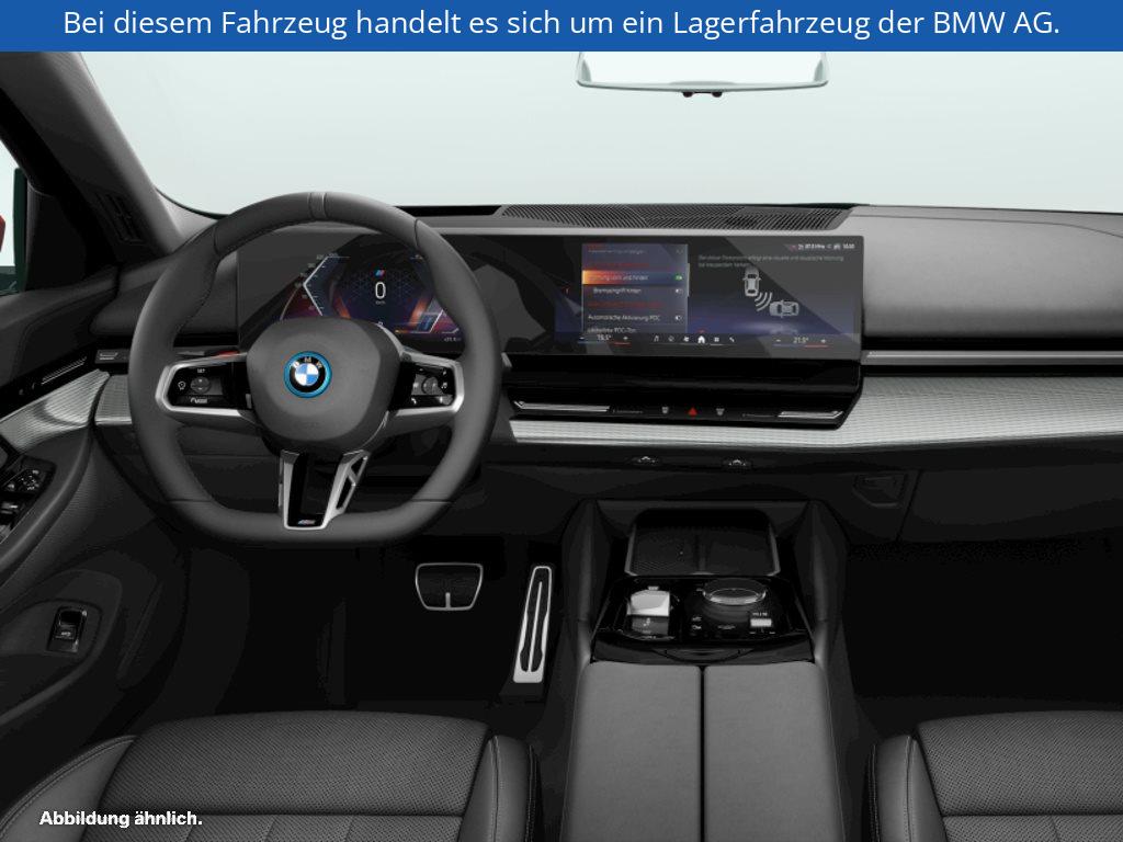 Fahrzeugabbildung BMW i5 xDrive40
