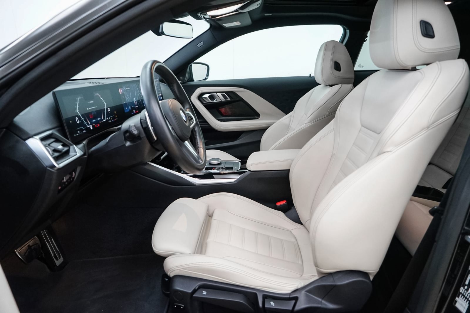 Fahrzeugabbildung BMW 220i Coupé A [M Sport, HUD, ACC, RFK, h&k Sound]