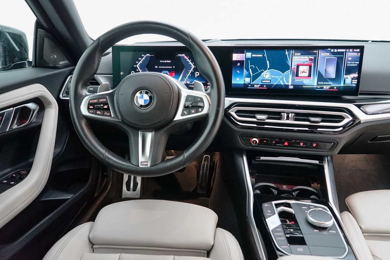 Fahrzeugabbildung BMW 220i Coupé A [M Sport, HUD, ACC, RFK, h&k Sound]