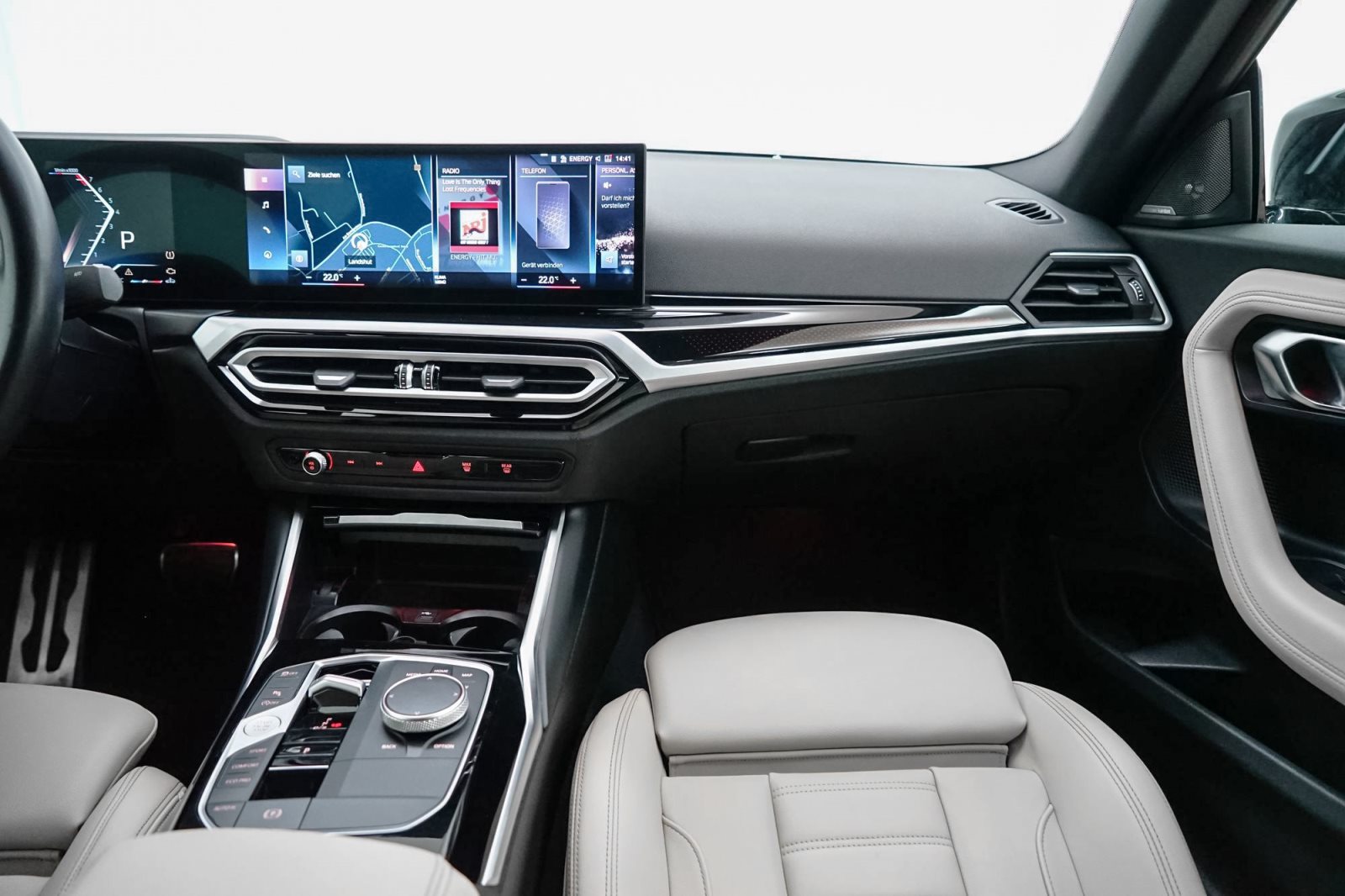 Fahrzeugabbildung BMW 220i Coupé A [M Sport, HUD, ACC, RFK, h&k Sound]
