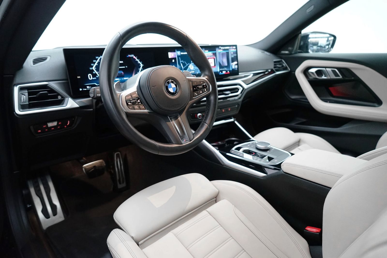 Fahrzeugabbildung BMW 220i Coupé A [M Sport, HUD, ACC, RFK, h&k Sound]