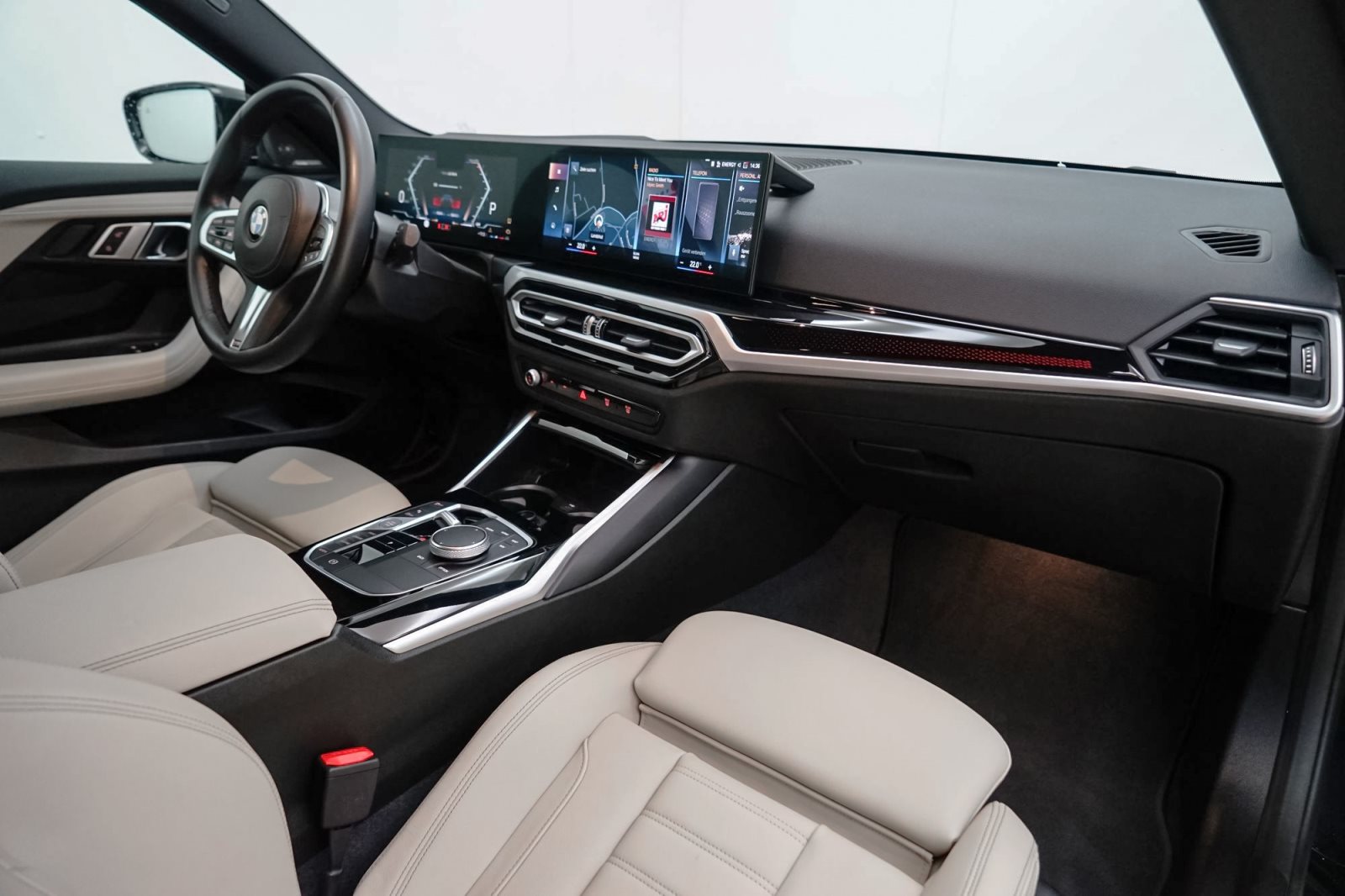 Fahrzeugabbildung BMW 220i Coupé A [M Sport, HUD, ACC, RFK, h&k Sound]