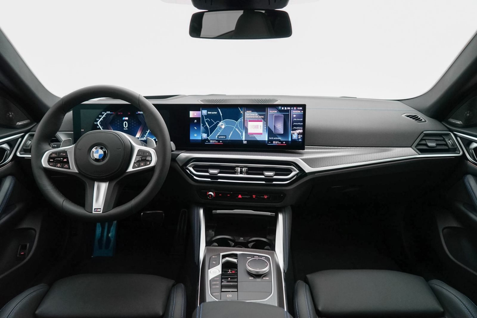 Fahrzeugabbildung BMW M440i xDrive Gran Coupé [HUD, AHK, Laser, ACC, 20 LMR]