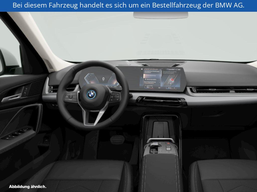 Fahrzeugabbildung BMW iX1 xDrive30