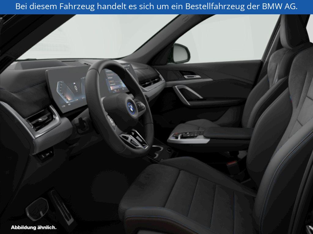 Fahrzeugabbildung BMW iX1 xDrive30