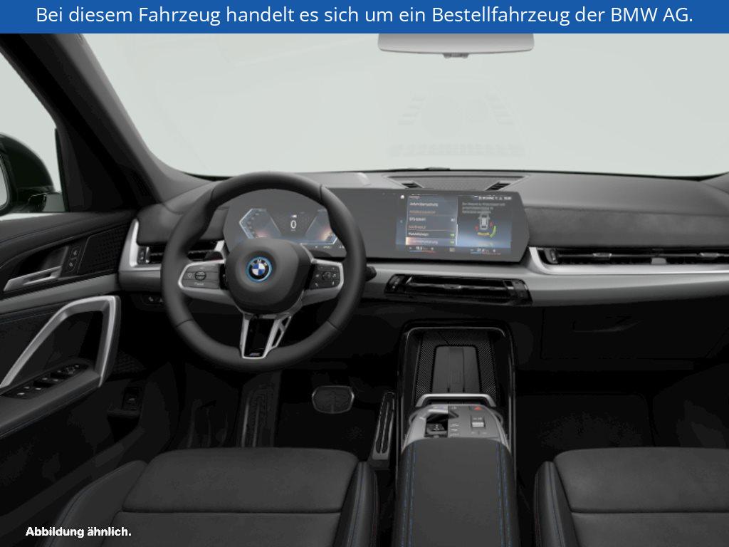 Fahrzeugabbildung BMW iX1 xDrive30