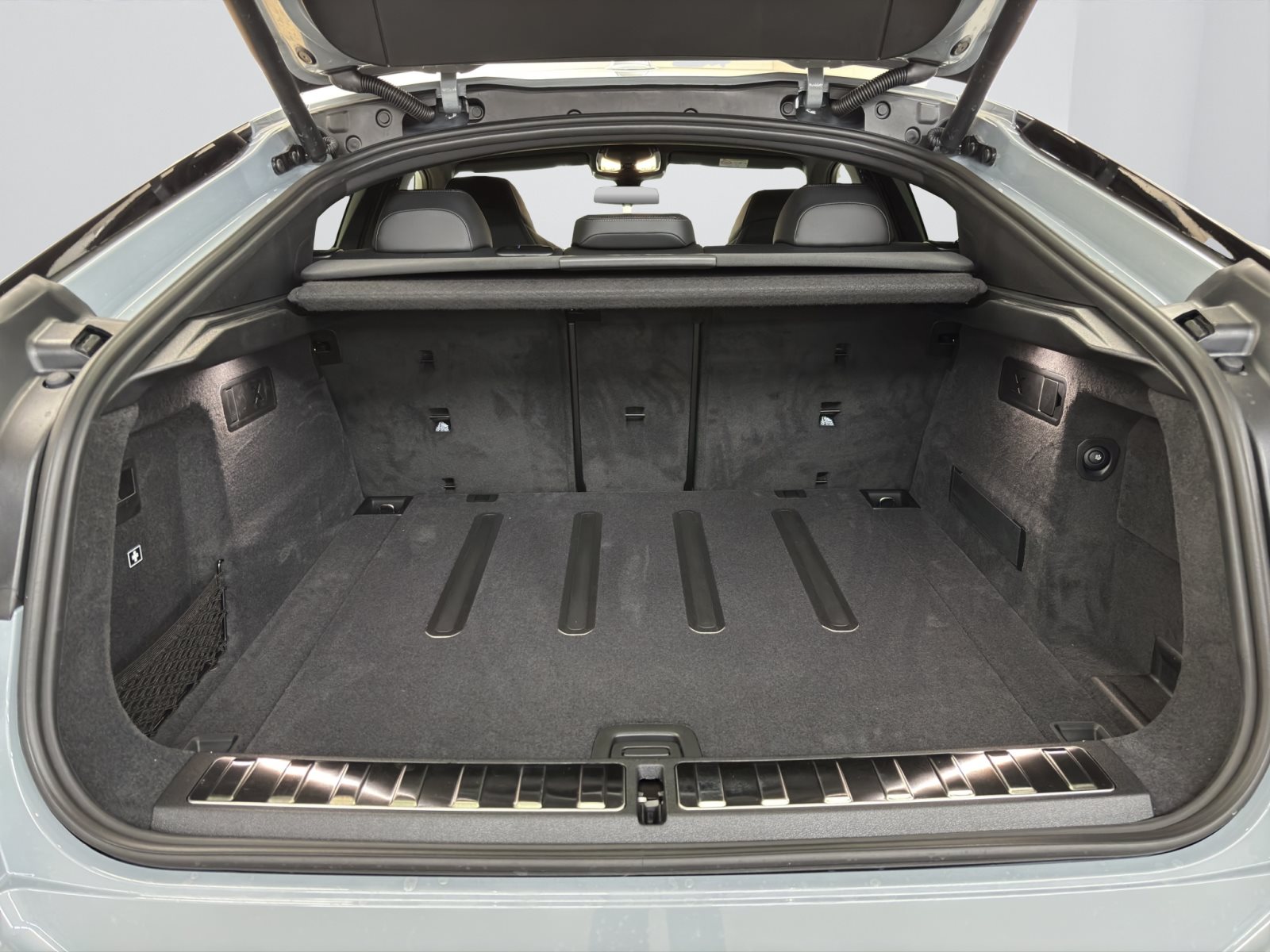 Fahrzeugabbildung BMW X6 xDrive40d [M Sport Pro, HUD, AHK, ACC, Carbon]