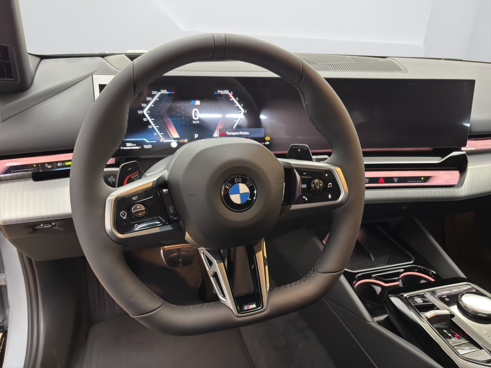Fahrzeugabbildung BMW 520d xDrive Touring [M Sport Pro, HUD, AHK, ACC, h&k Sound]