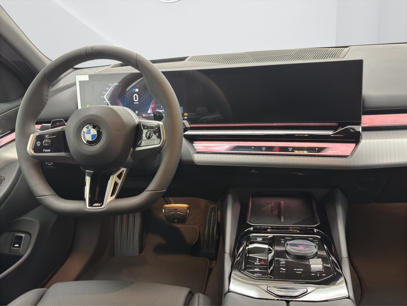 Fahrzeugabbildung BMW 520d xDrive Touring [M Sport Pro, HUD, AHK, ACC, h&k Sound]
