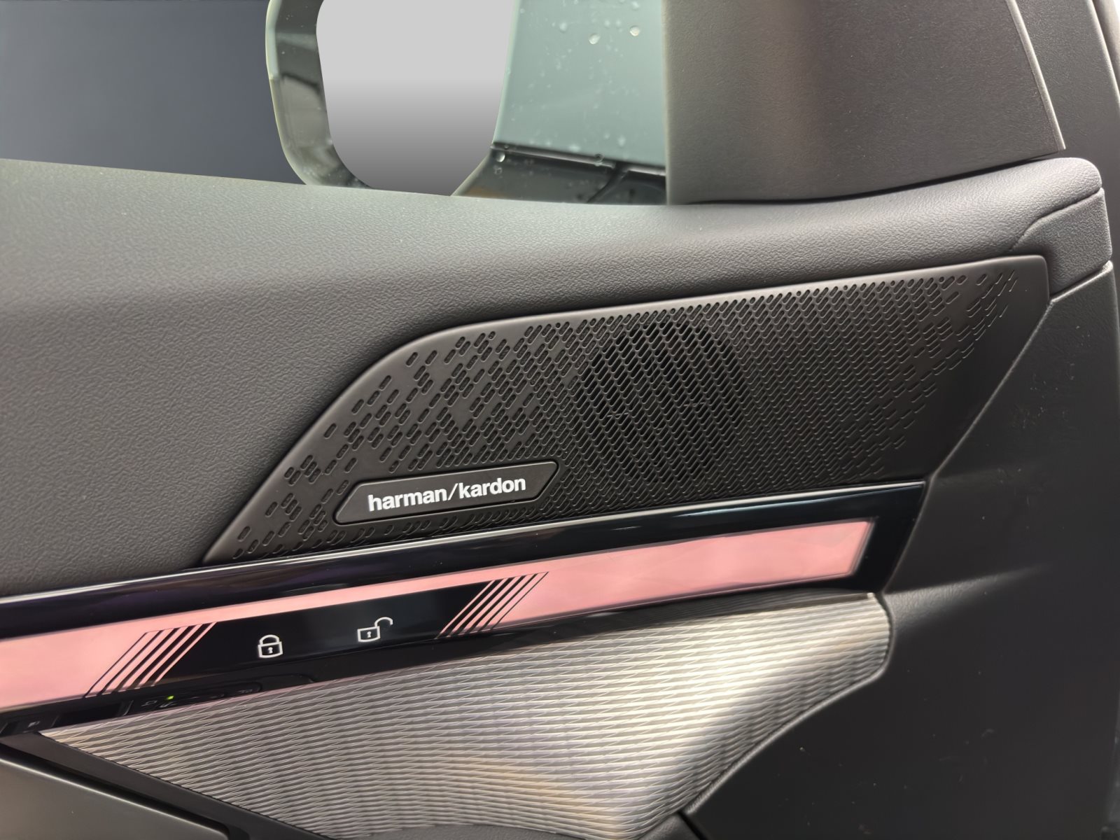 Fahrzeugabbildung BMW 520d xDrive Touring [M Sport Pro, HUD, AHK, ACC, h&k Sound]