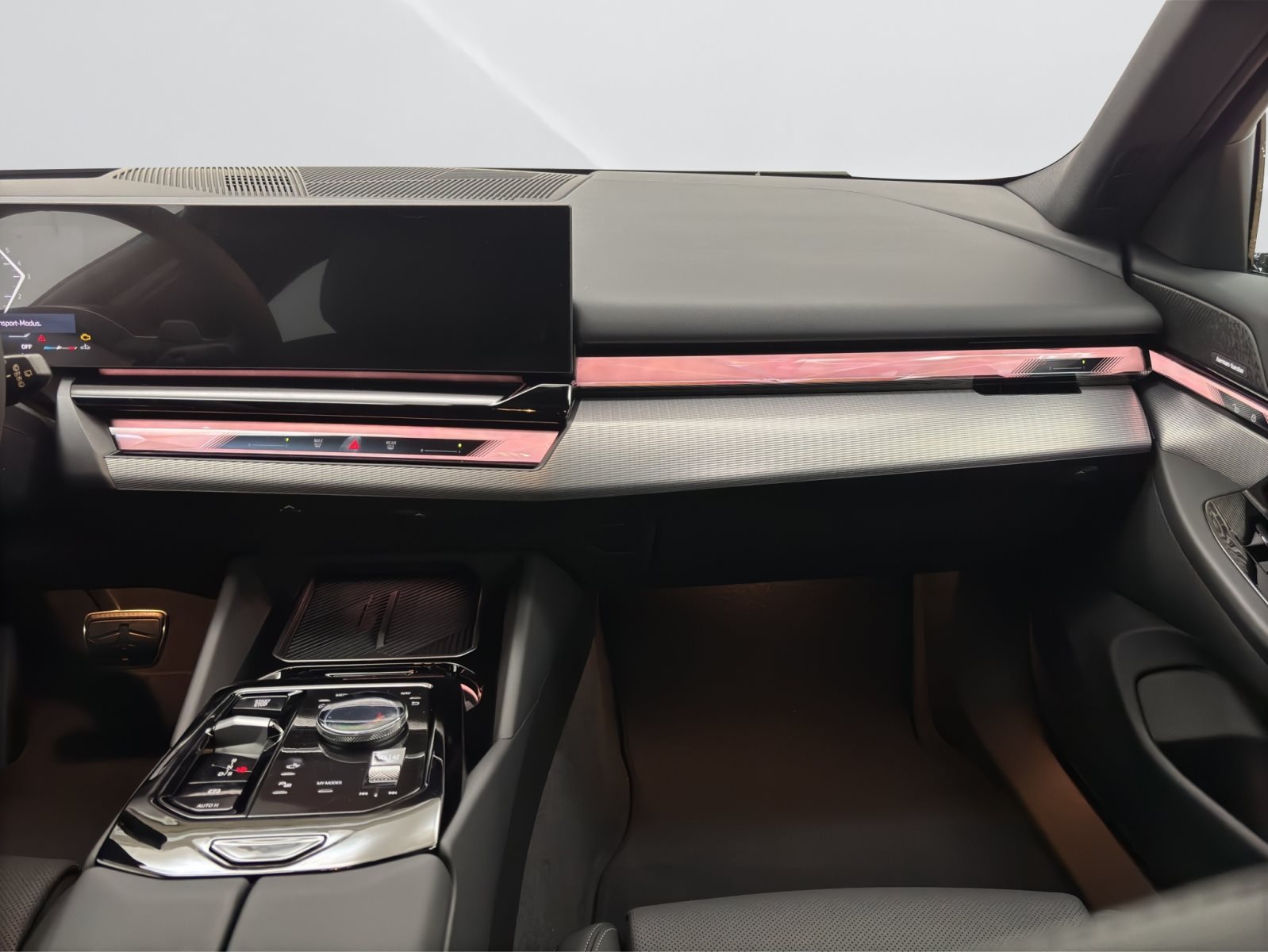 Fahrzeugabbildung BMW 520d xDrive Touring [M Sport Pro, HUD, AHK, ACC, h&k Sound]