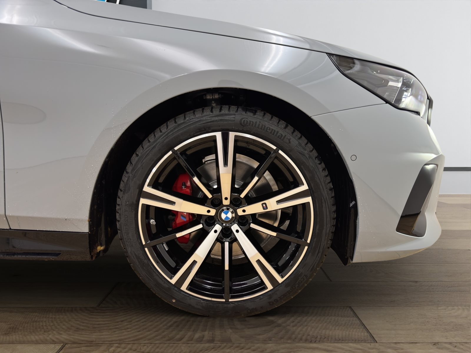 Fahrzeugabbildung BMW 520d xDrive Touring [M Sport Pro, HUD, AHK, ACC, h&k Sound]