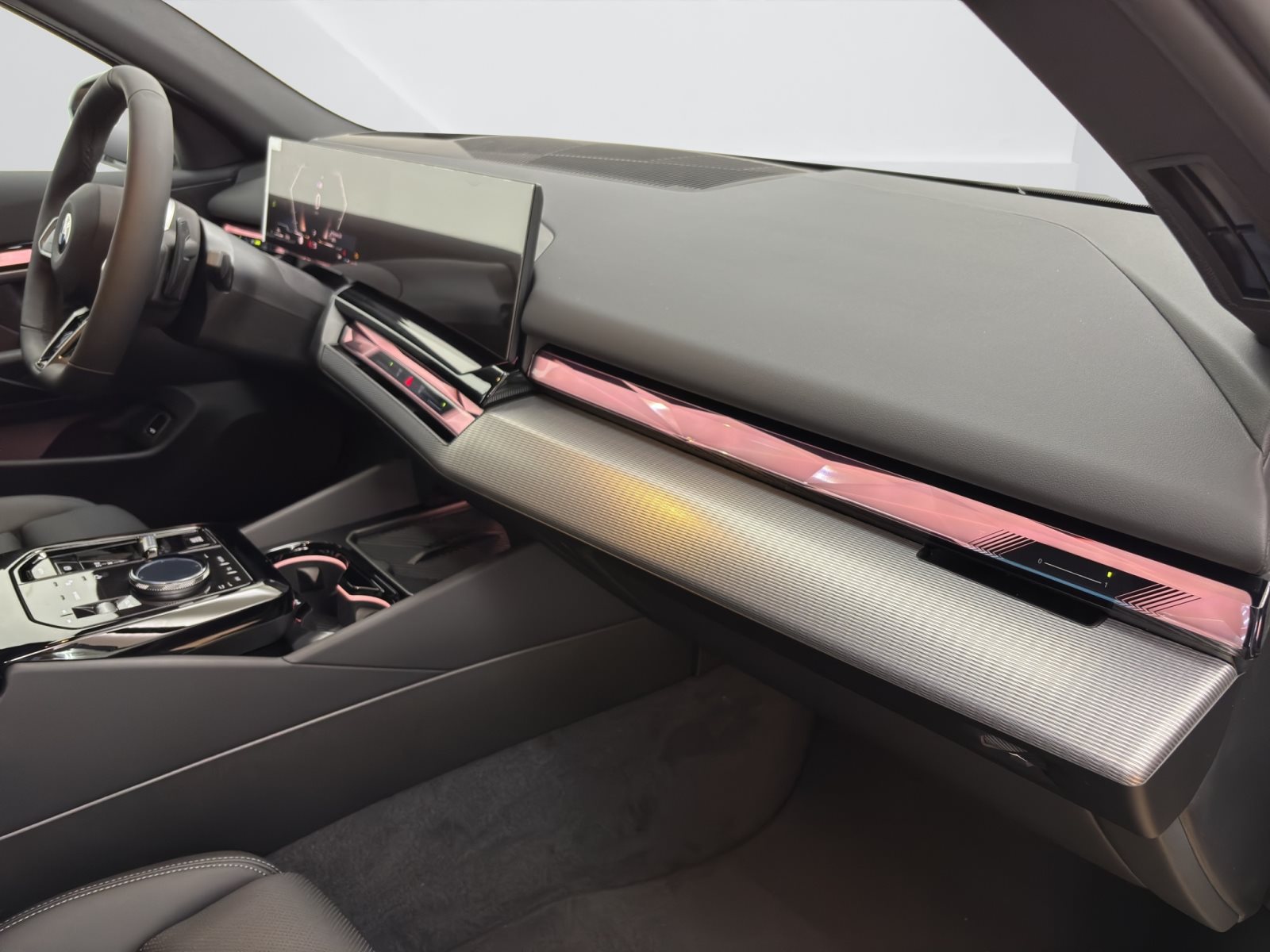 Fahrzeugabbildung BMW 520d xDrive Touring [M Sport Pro, HUD, AHK, ACC, h&k Sound]