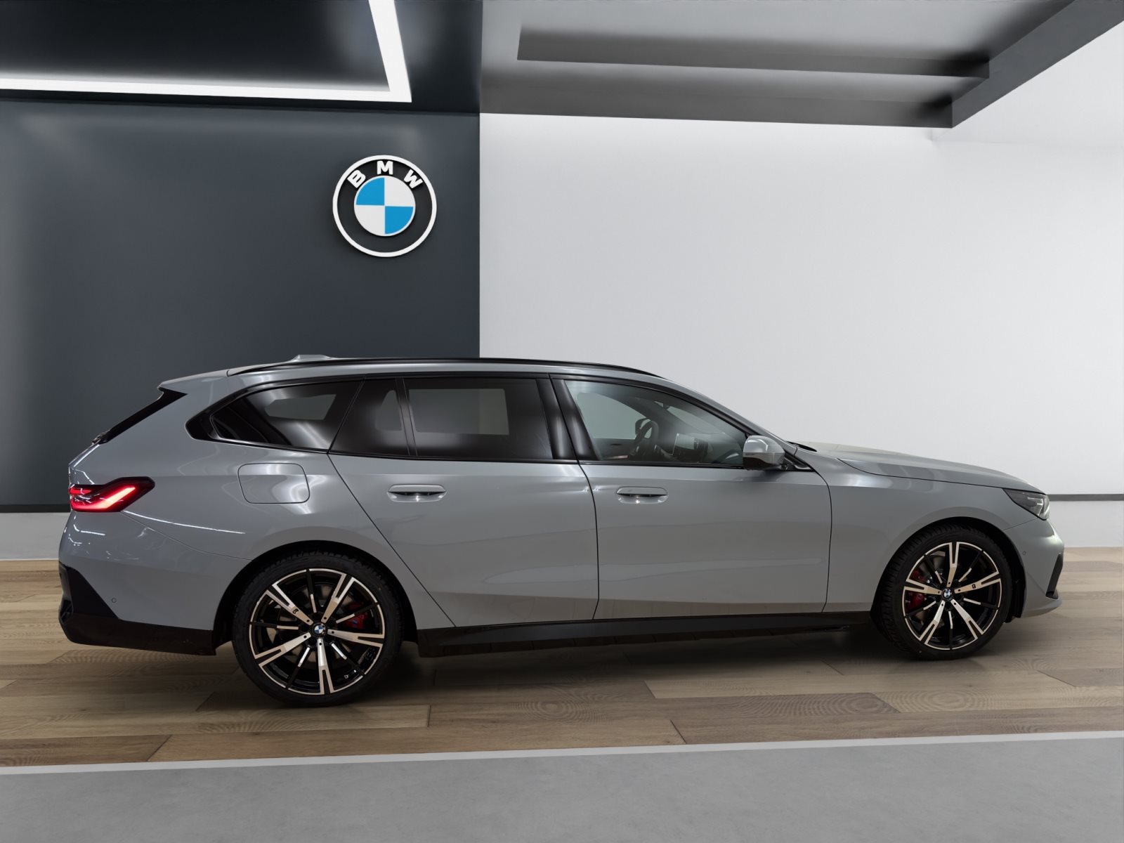 Fahrzeugabbildung BMW 520d xDrive Touring [M Sport Pro, HUD, AHK, ACC, h&k Sound]