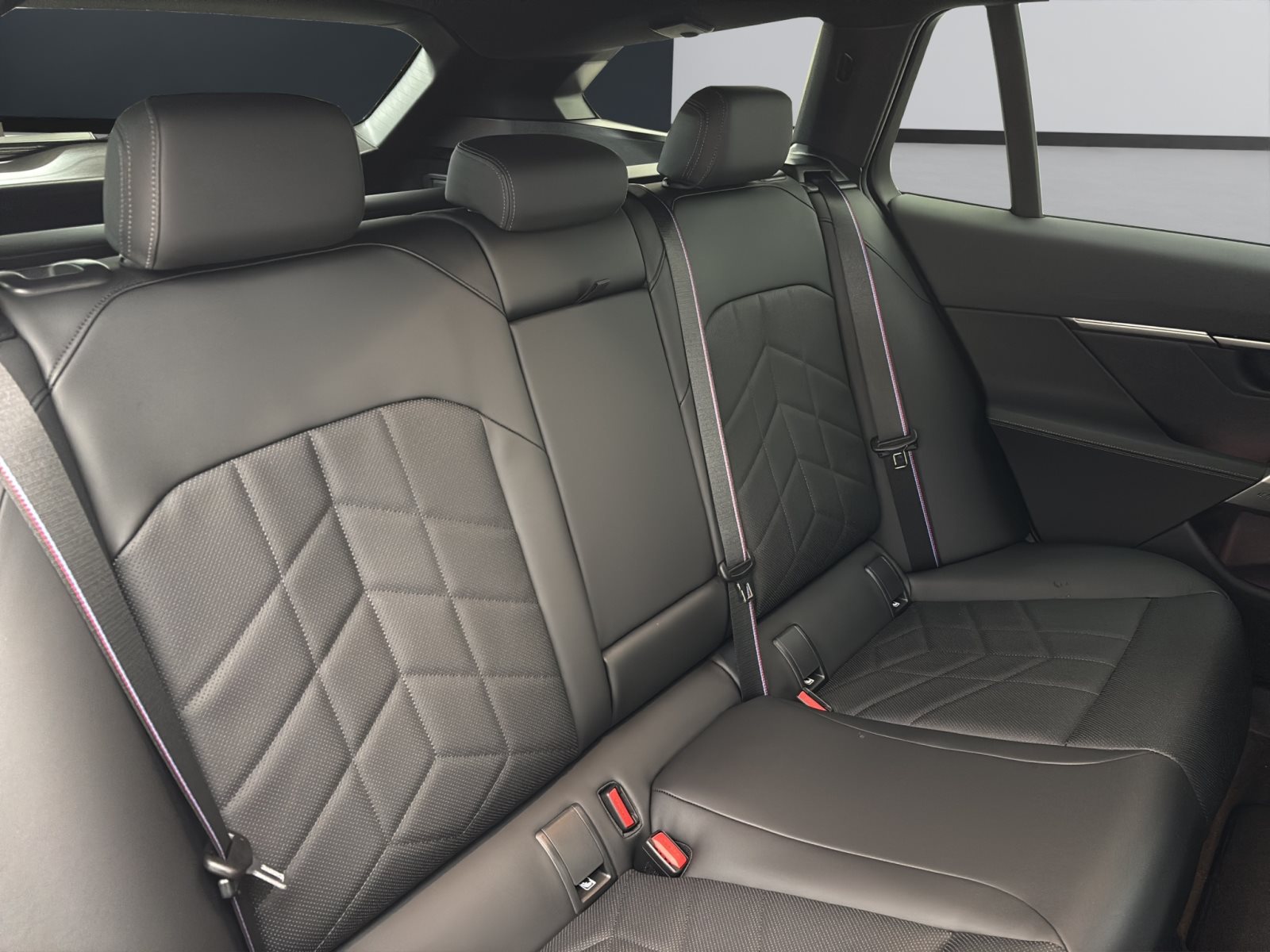 Fahrzeugabbildung BMW 520d xDrive Touring [M Sport Pro, HUD, AHK, ACC, h&k Sound]