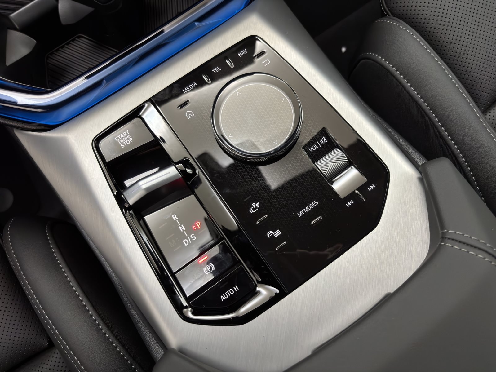 Fahrzeugabbildung BMW X3 xDrive30e [M Sport Pro, HUD, AHK, ACC, 20 LMR]