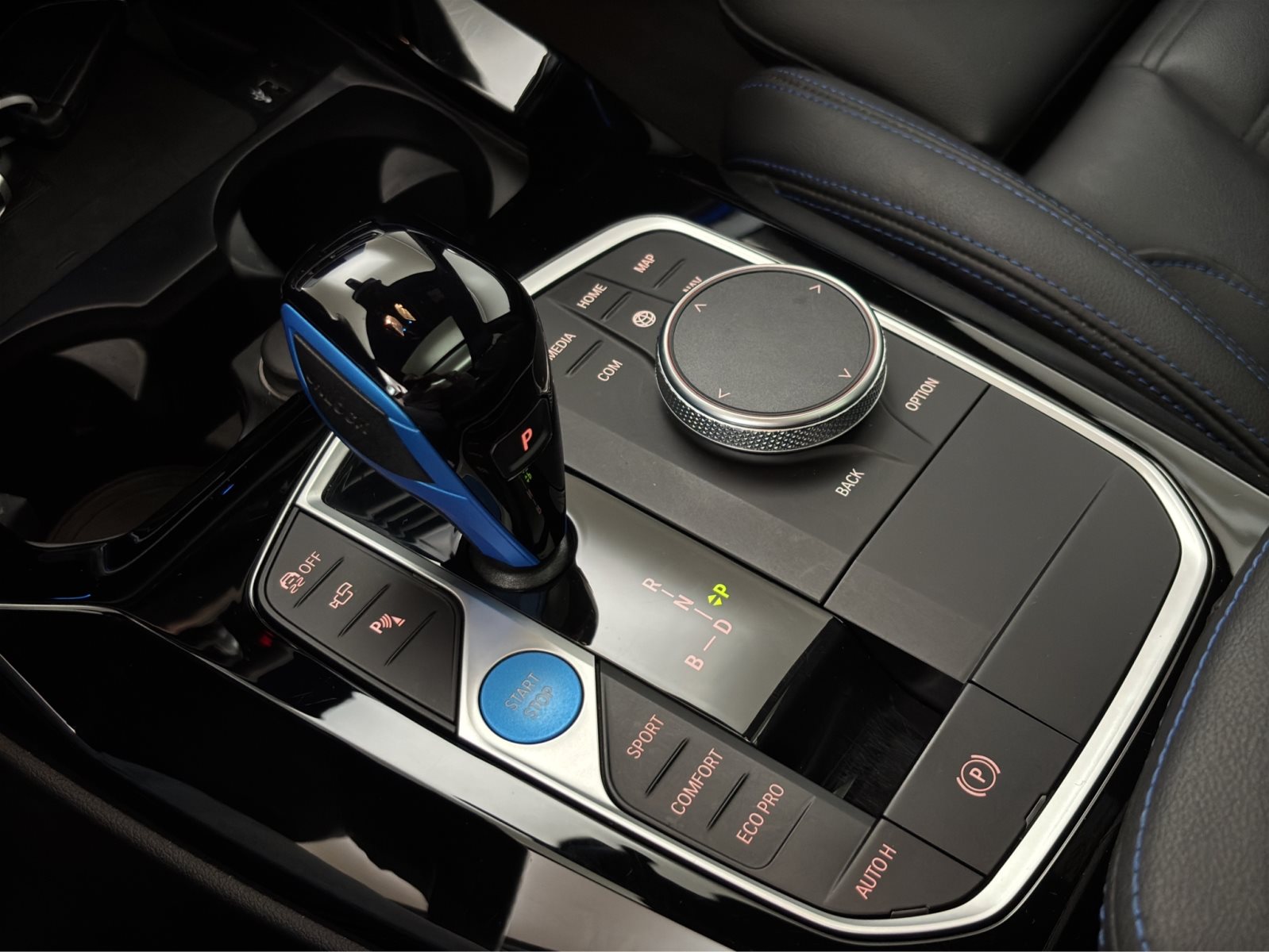 Fahrzeugabbildung BMW iX3 [Impressive, M Sport, HUD, AHK, HK Sound]