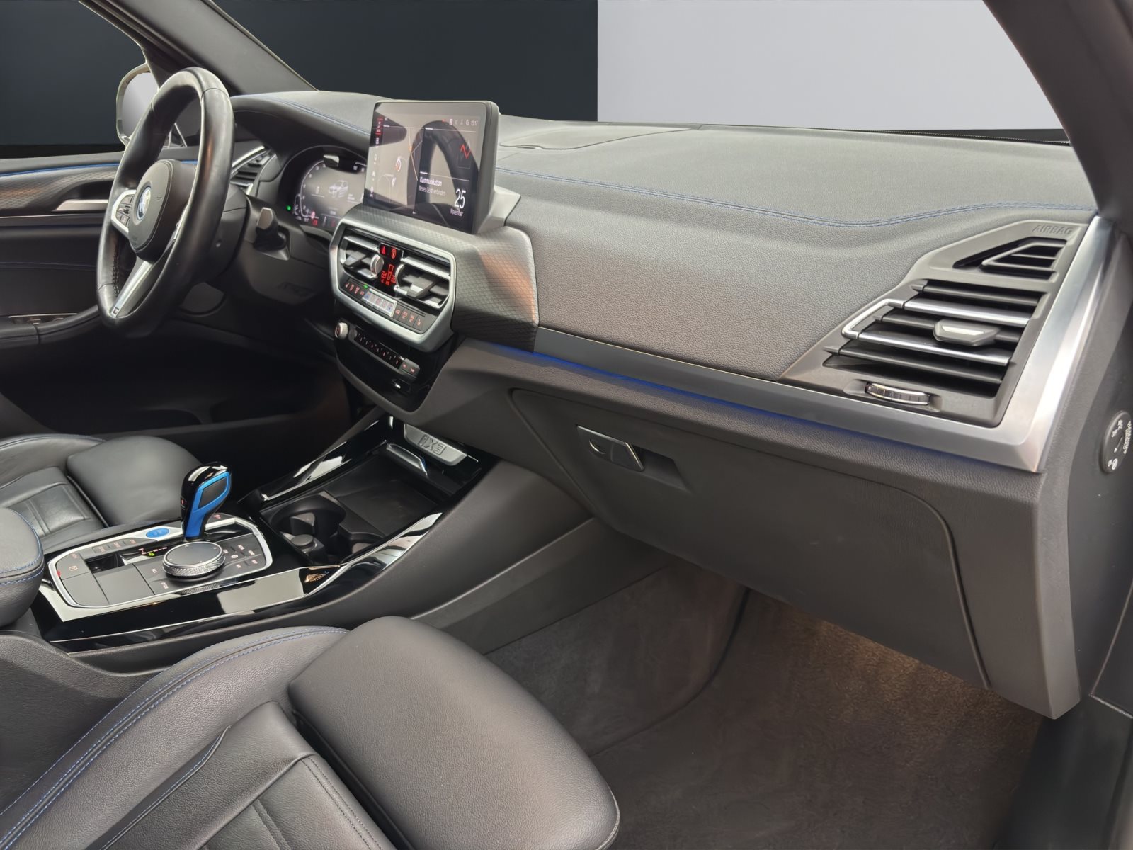 Fahrzeugabbildung BMW iX3 [Impressive, M Sport, HUD, AHK, HK Sound]