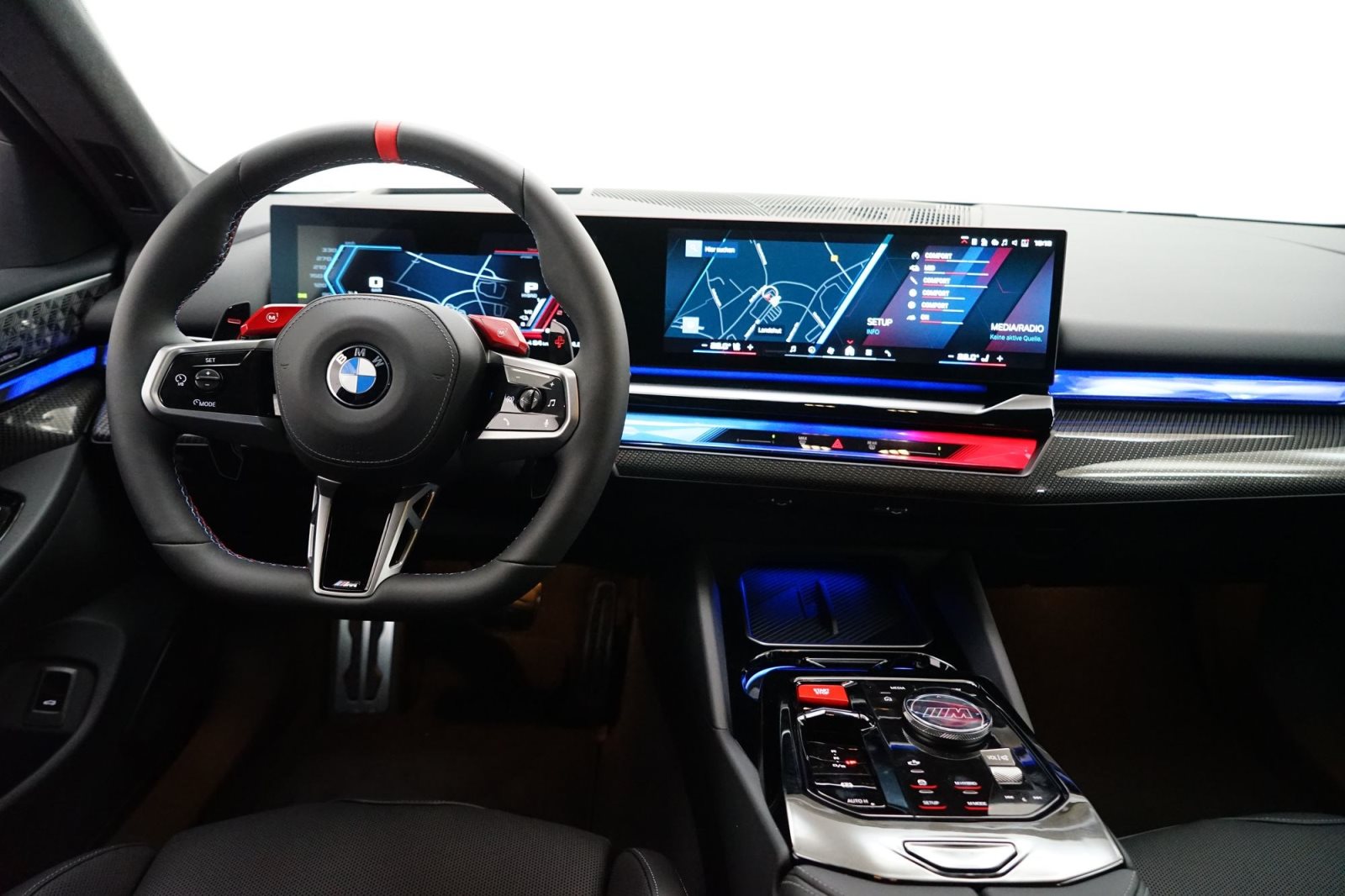 Fahrzeugabbildung BMW M5 Touring [Ultimate Package, HUD, ACC, Carbon Bremse]
