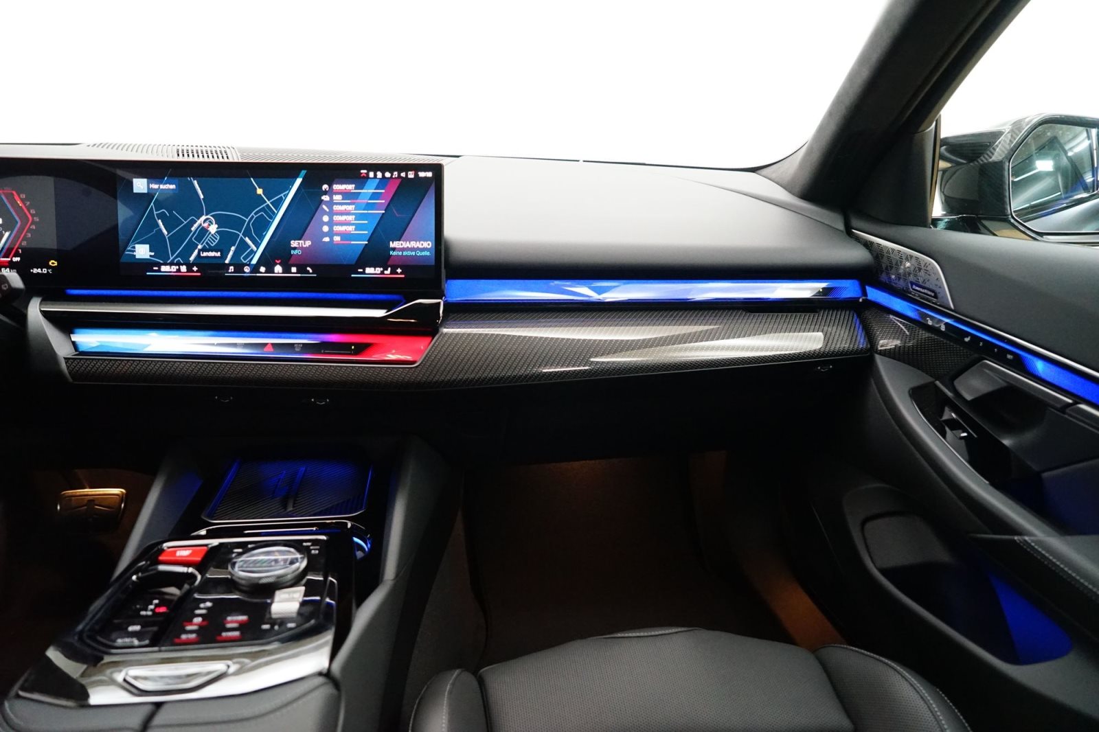 Fahrzeugabbildung BMW M5 Touring [Ultimate Package, HUD, ACC, Carbon Bremse]