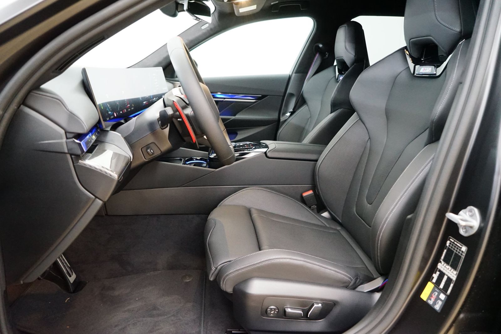 Fahrzeugabbildung BMW M5 Touring [Ultimate Package, HUD, ACC, Carbon Bremse]