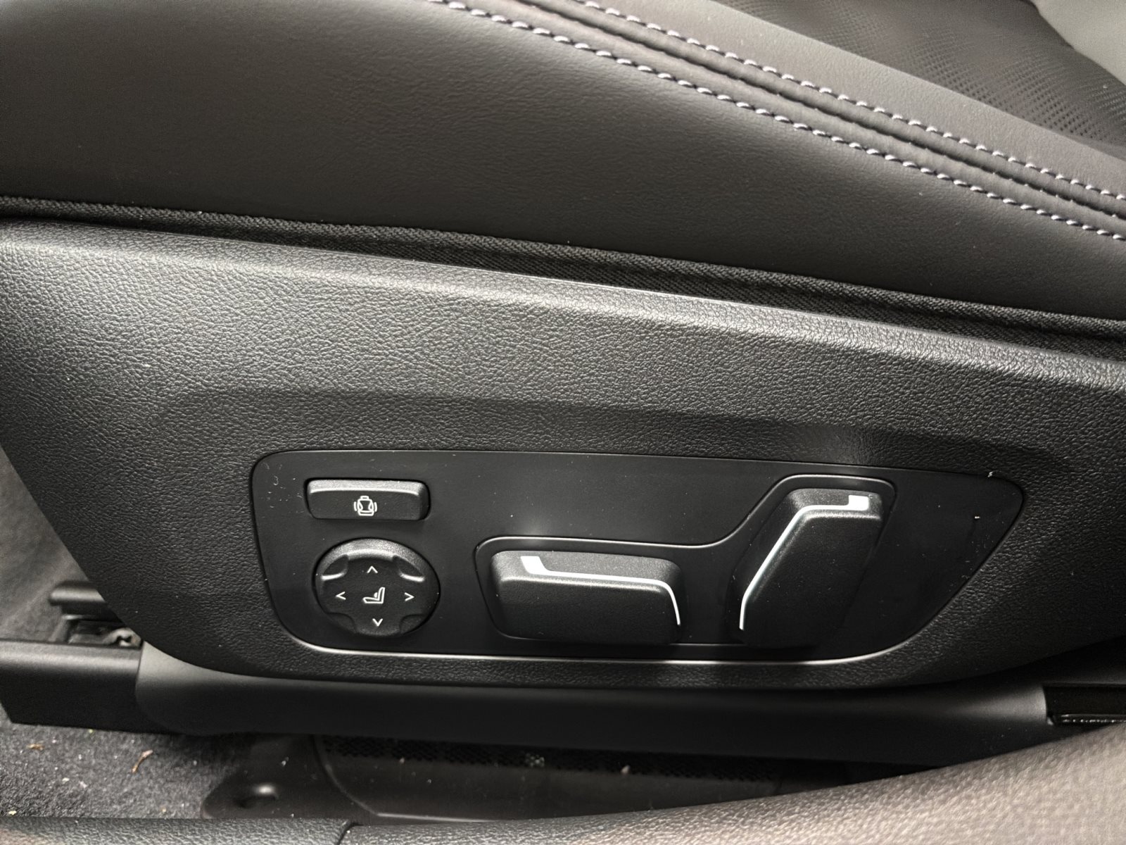 Fahrzeugabbildung BMW M3 Competition xDrive Limousine [Carbon Ext. HUD, ACC]