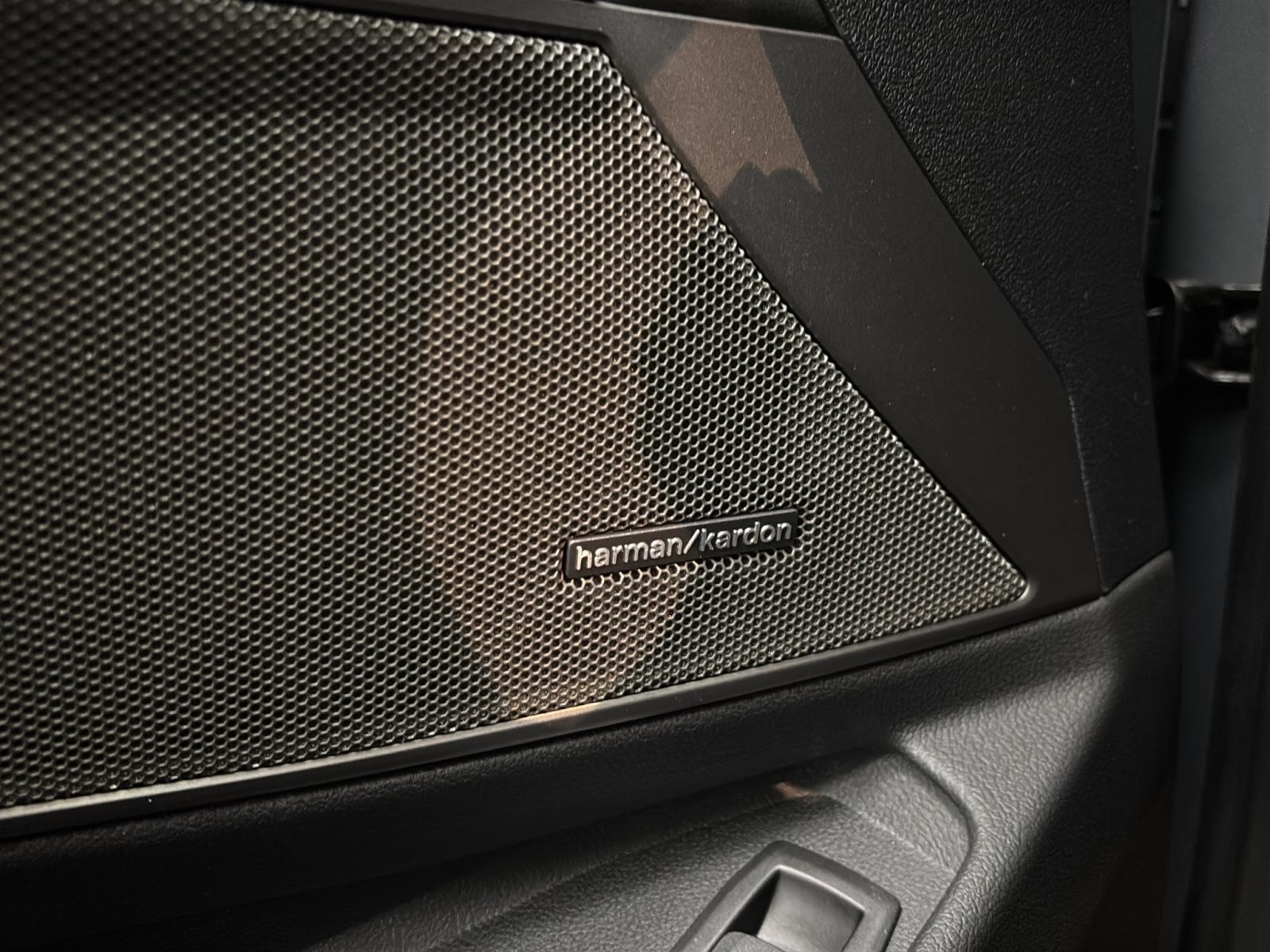 Fahrzeugabbildung BMW M3 Competition xDrive Limousine [Carbon Ext. HUD, ACC]