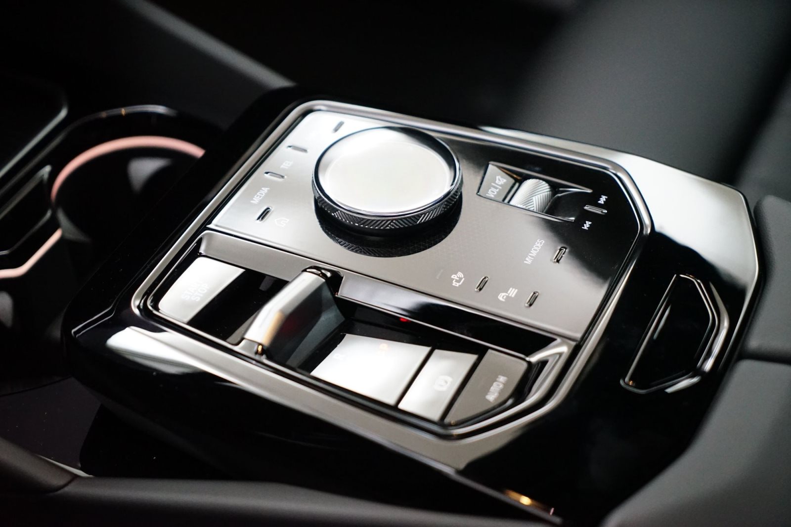 Fahrzeugabbildung BMW i5 xDrive40 Limousine [M Sport, HUD, ACC, GSD]