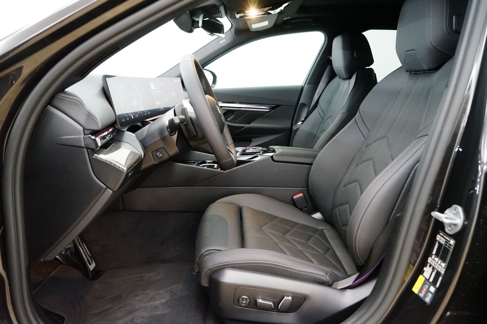 Fahrzeugabbildung BMW i5 xDrive40 Limousine [M Sport, HUD, ACC, GSD]