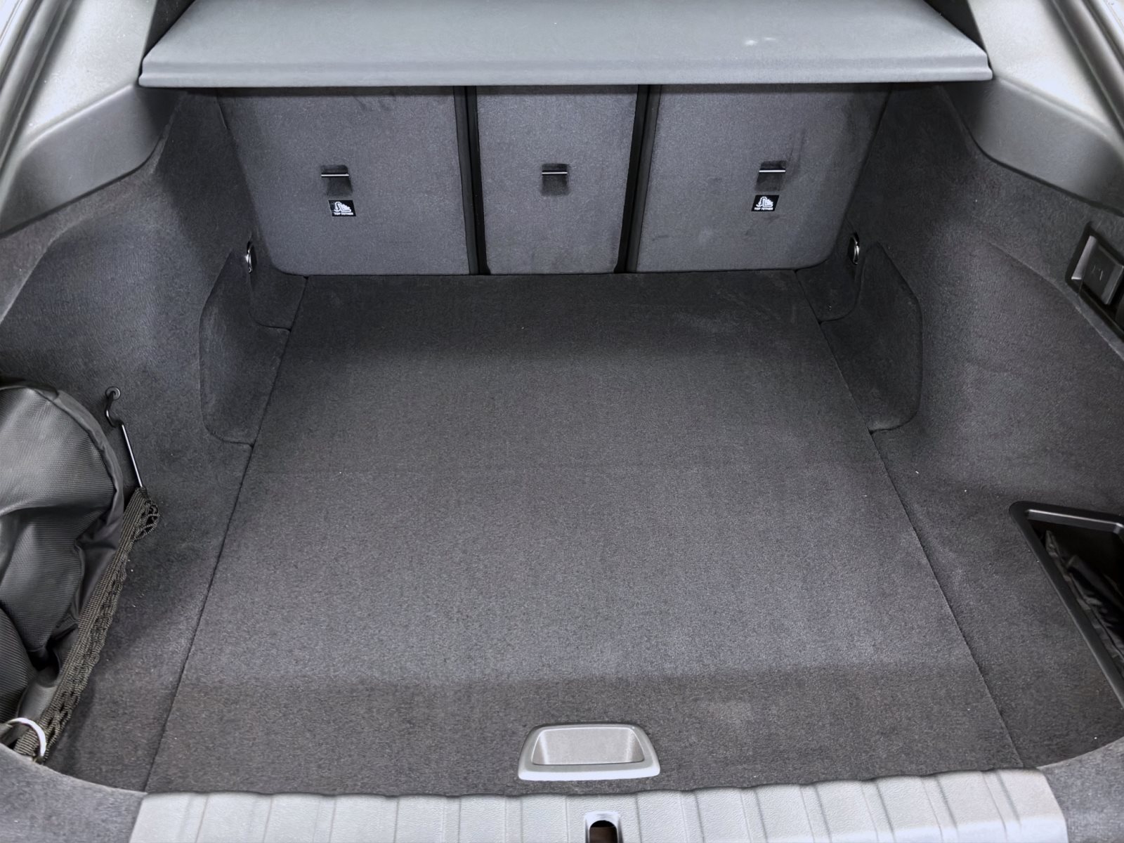 Fahrzeugabbildung BMW i4 eDrive40 [M Sport, HUD, AHK, ACC, RFK, 19 LMR]