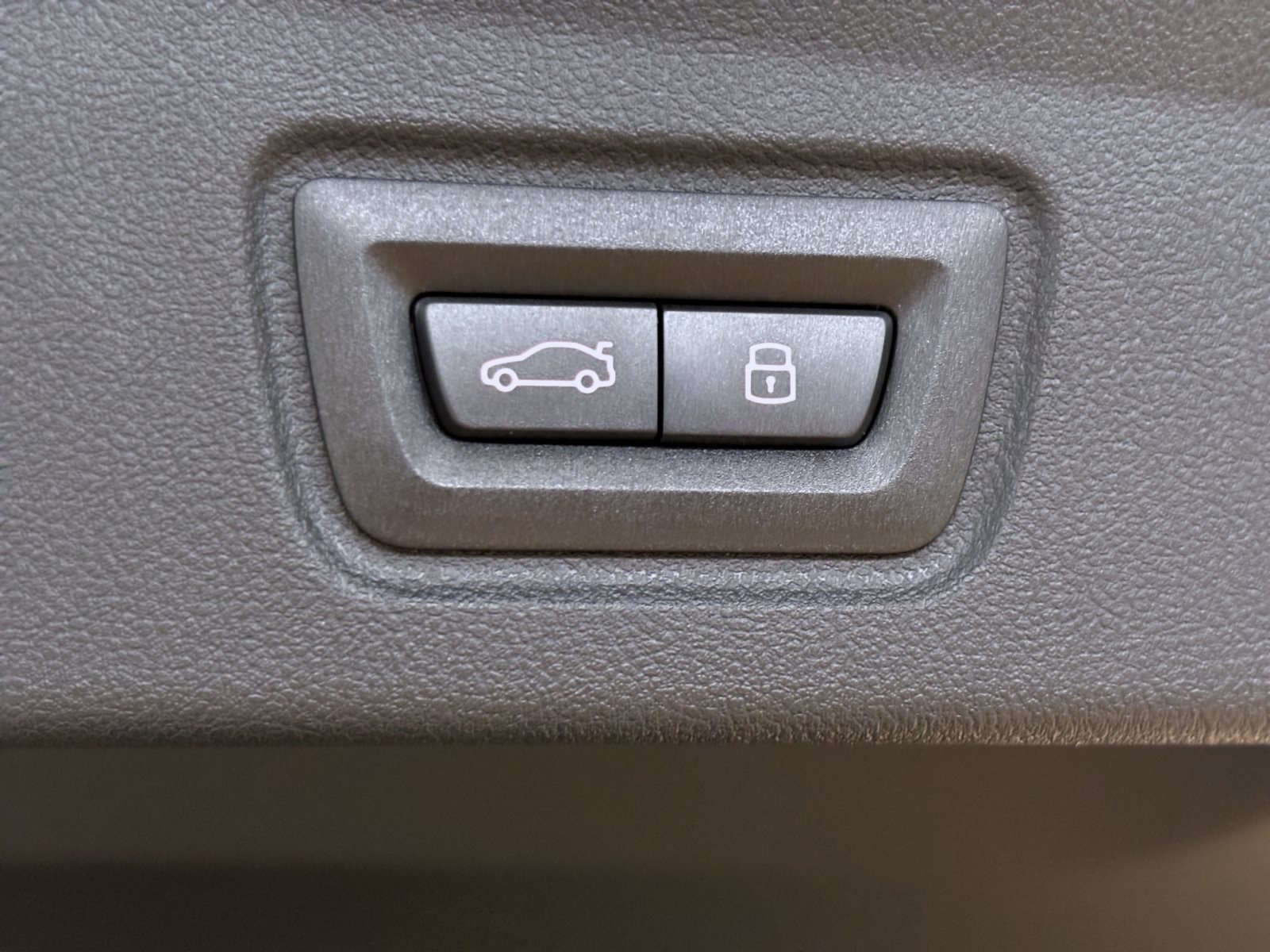 Fahrzeugabbildung BMW i4 eDrive40 [M Sport, HUD, AHK, ACC, RFK, 19 LMR]