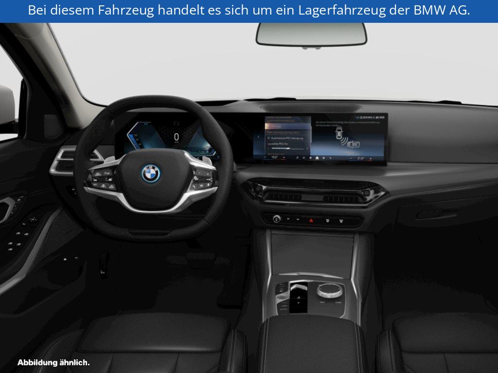 Fahrzeugabbildung BMW 330e Touring