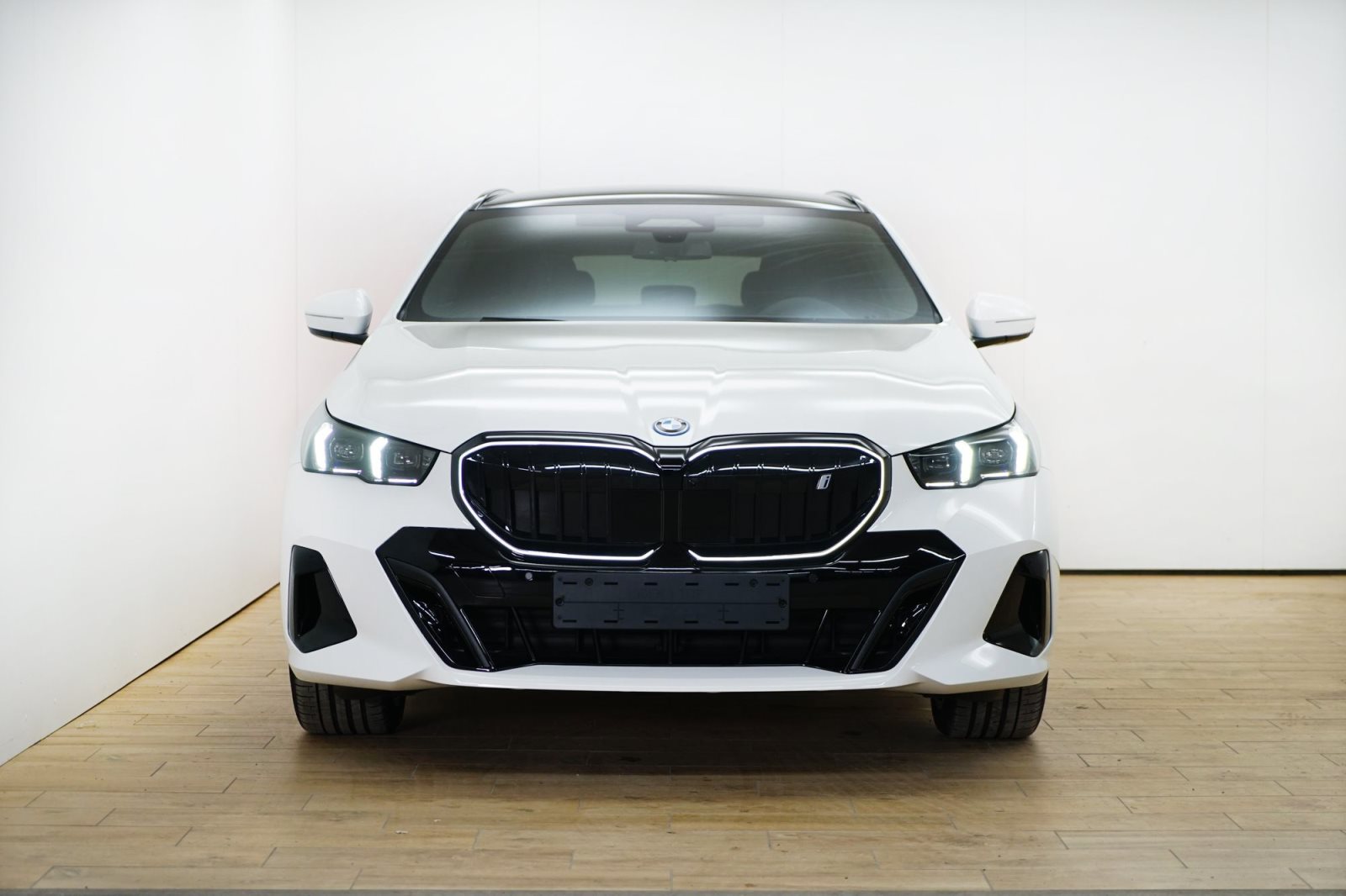 Fahrzeugabbildung BMW i5 eDrive40 Touring [M Sport, HUD, AHK, ACC, GSD]