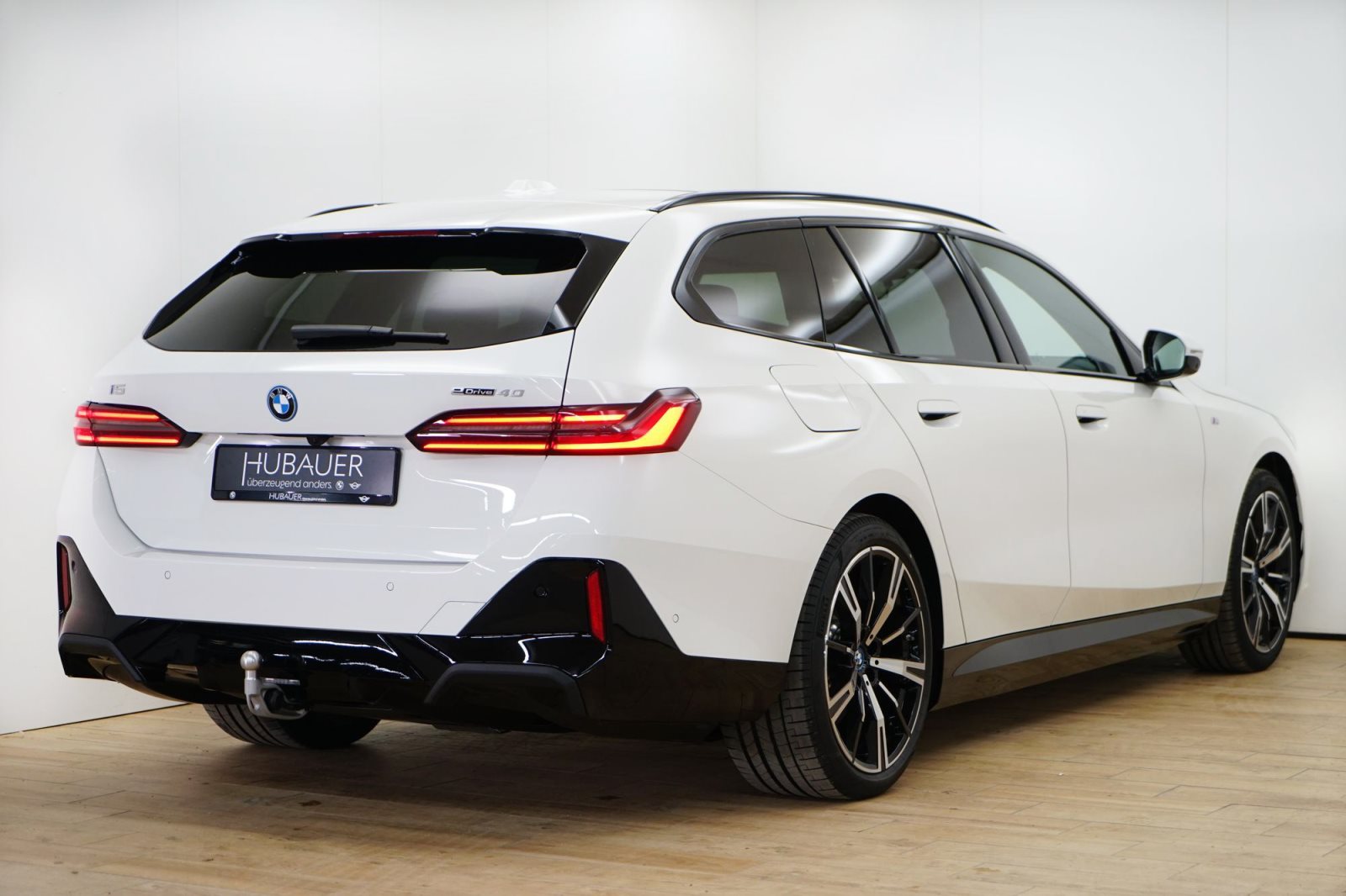 Fahrzeugabbildung BMW i5 eDrive40 Touring [M Sport, HUD, AHK, ACC, GSD]