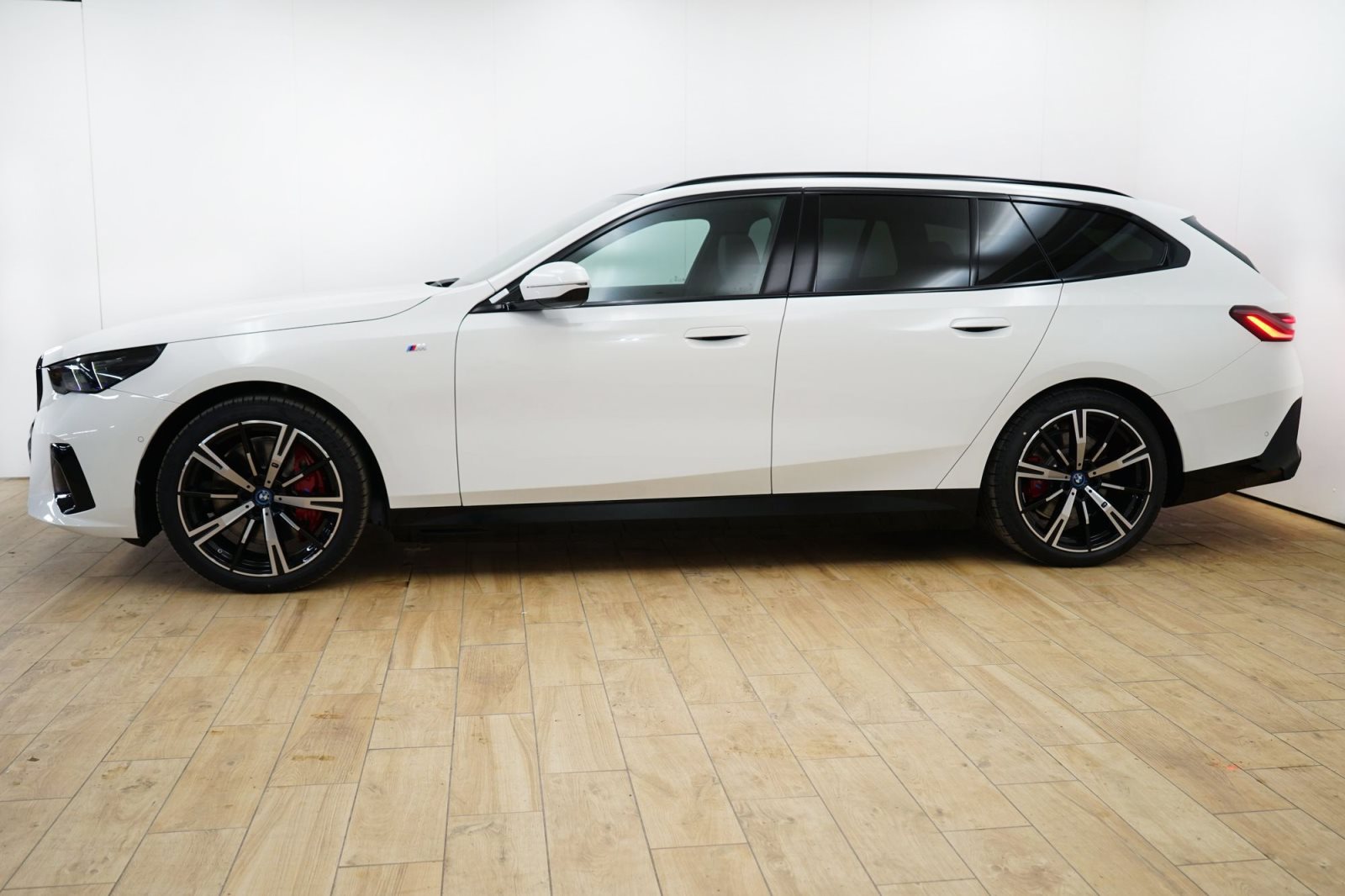 Fahrzeugabbildung BMW i5 eDrive40 Touring [M Sport, HUD, AHK, ACC, GSD]