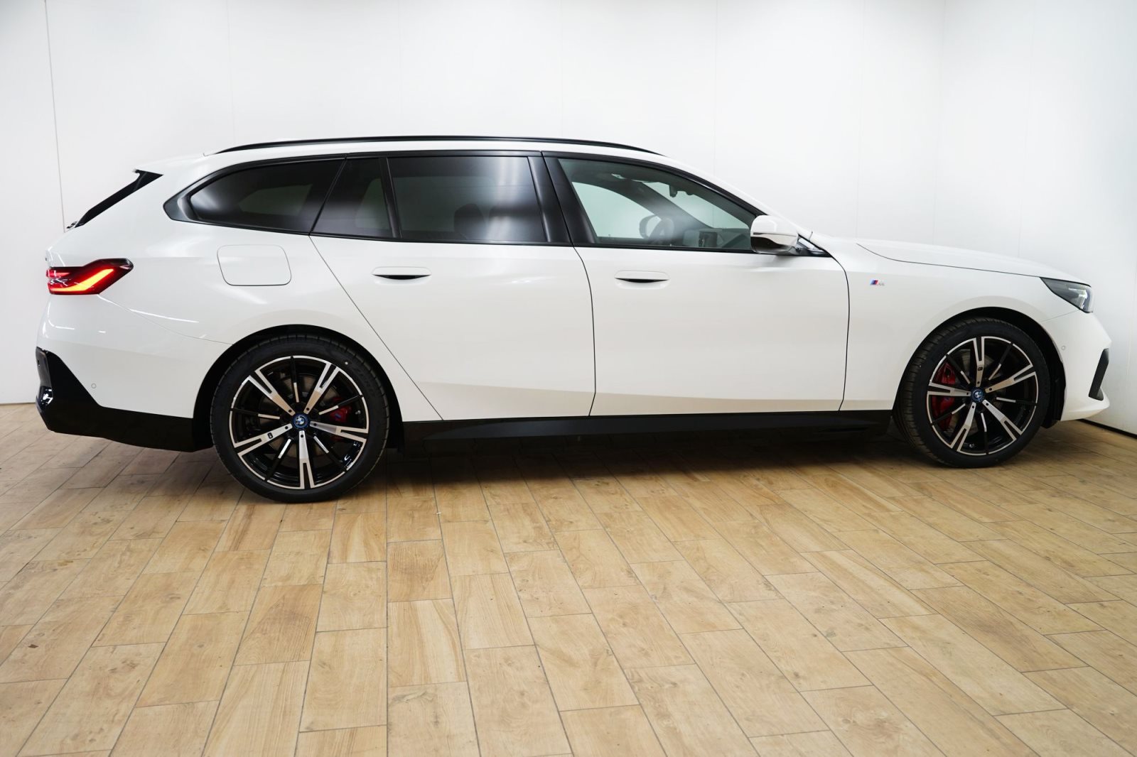 Fahrzeugabbildung BMW i5 eDrive40 Touring [M Sport, HUD, AHK, ACC, GSD]