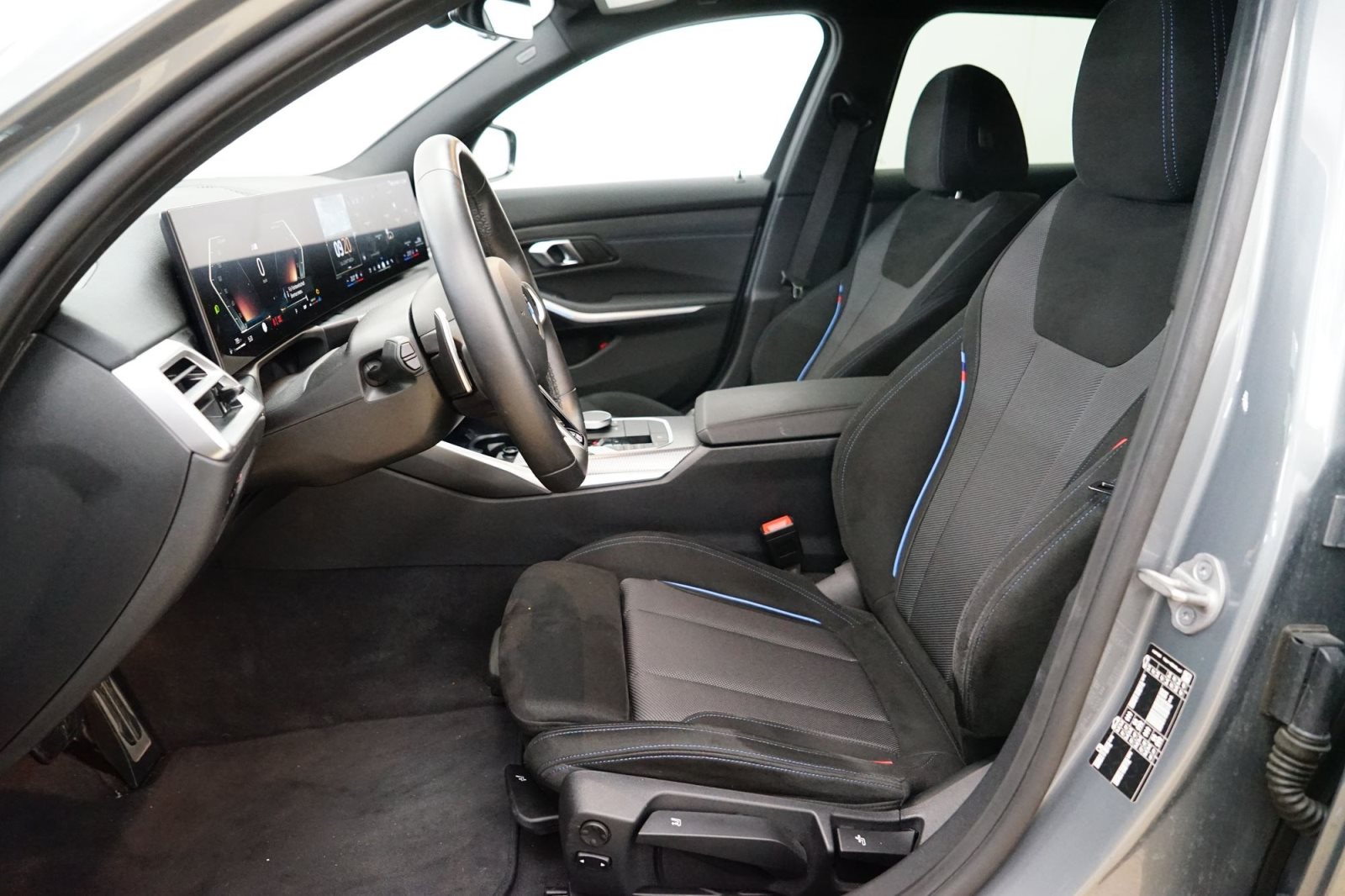 Fahrzeugabbildung BMW 320d Touring [M Sport, LC+, ACC, RFK, AHK, HiFi]