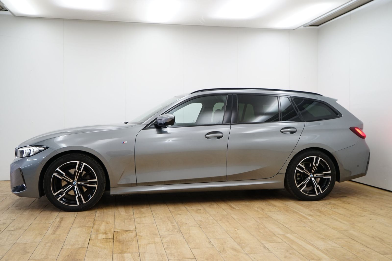 Fahrzeugabbildung BMW 320d Touring [M Sport, LC+, ACC, RFK, AHK, HiFi]