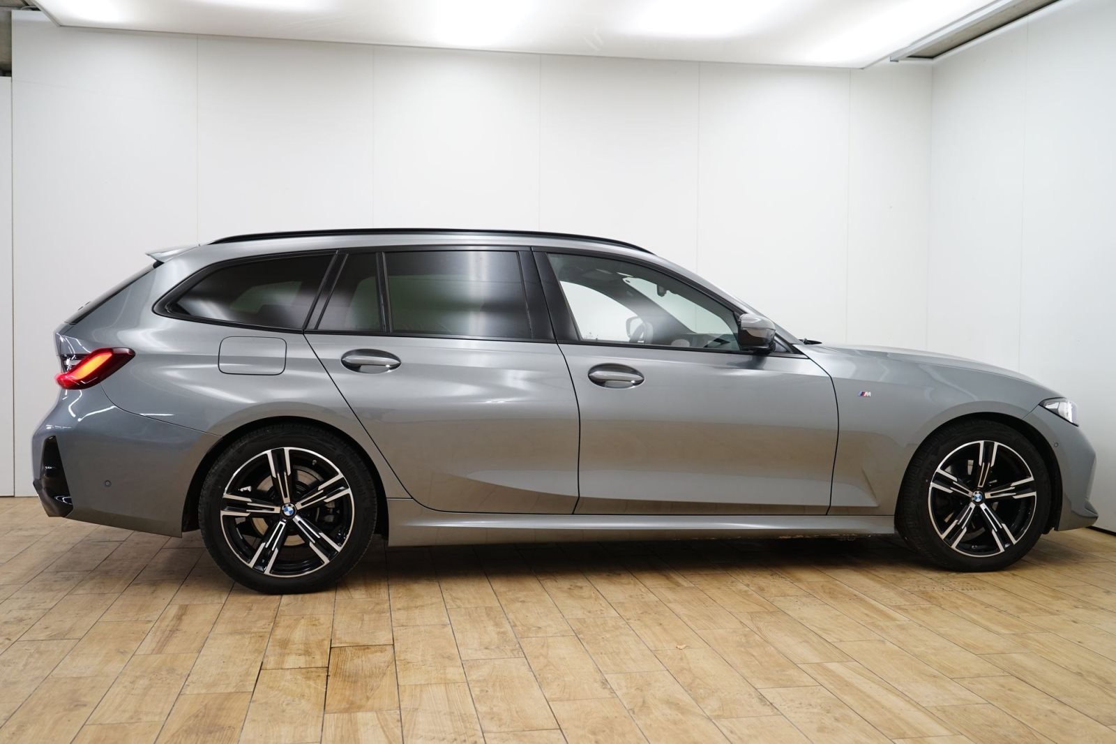 Fahrzeugabbildung BMW 320d Touring [M Sport, LC+, ACC, RFK, AHK, HiFi]