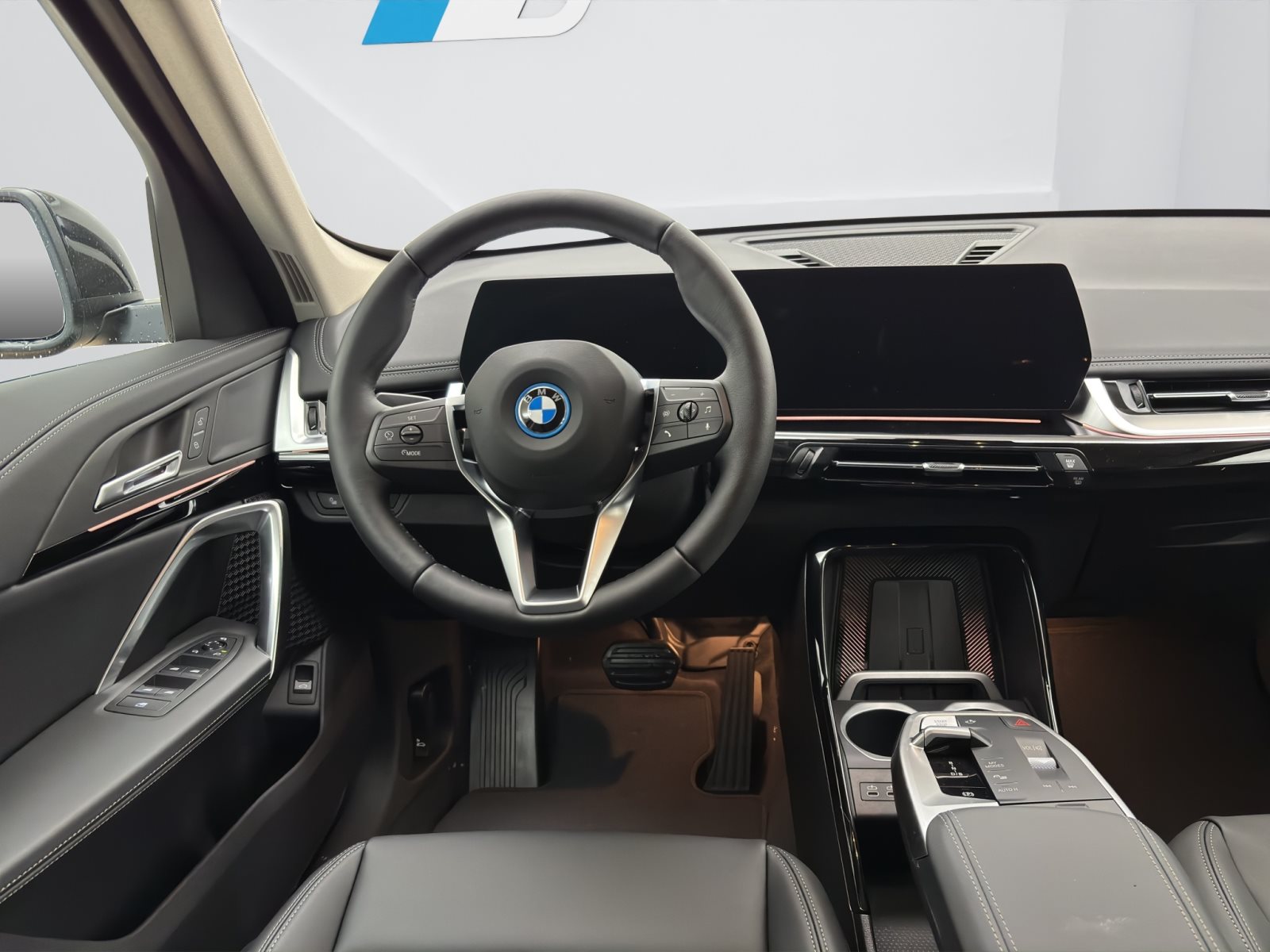 Fahrzeugabbildung BMW iX1 eDrive20 [xLine, AHK, ACC, RFK, 19 LMR, LED, SHZ]