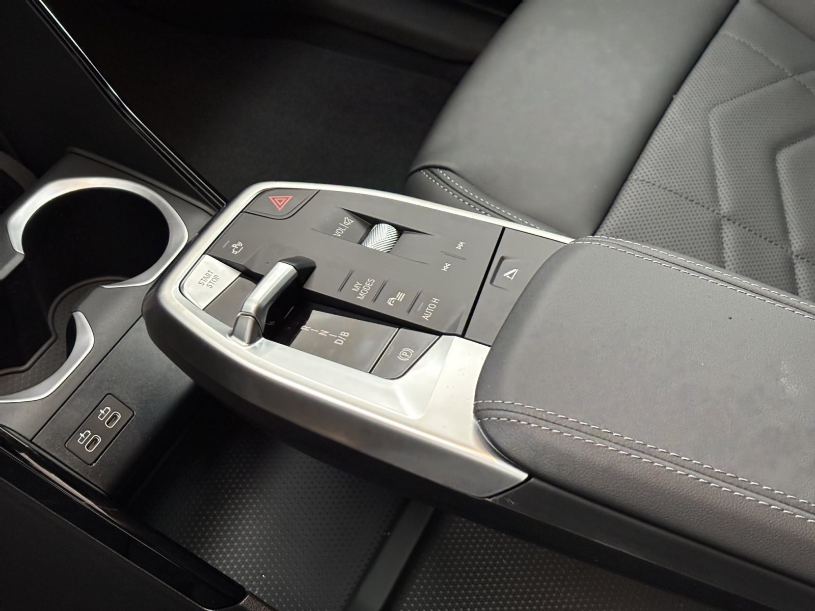 Fahrzeugabbildung BMW iX1 eDrive20 [xLine, AHK, ACC, RFK, 19 LMR, LED, SHZ]