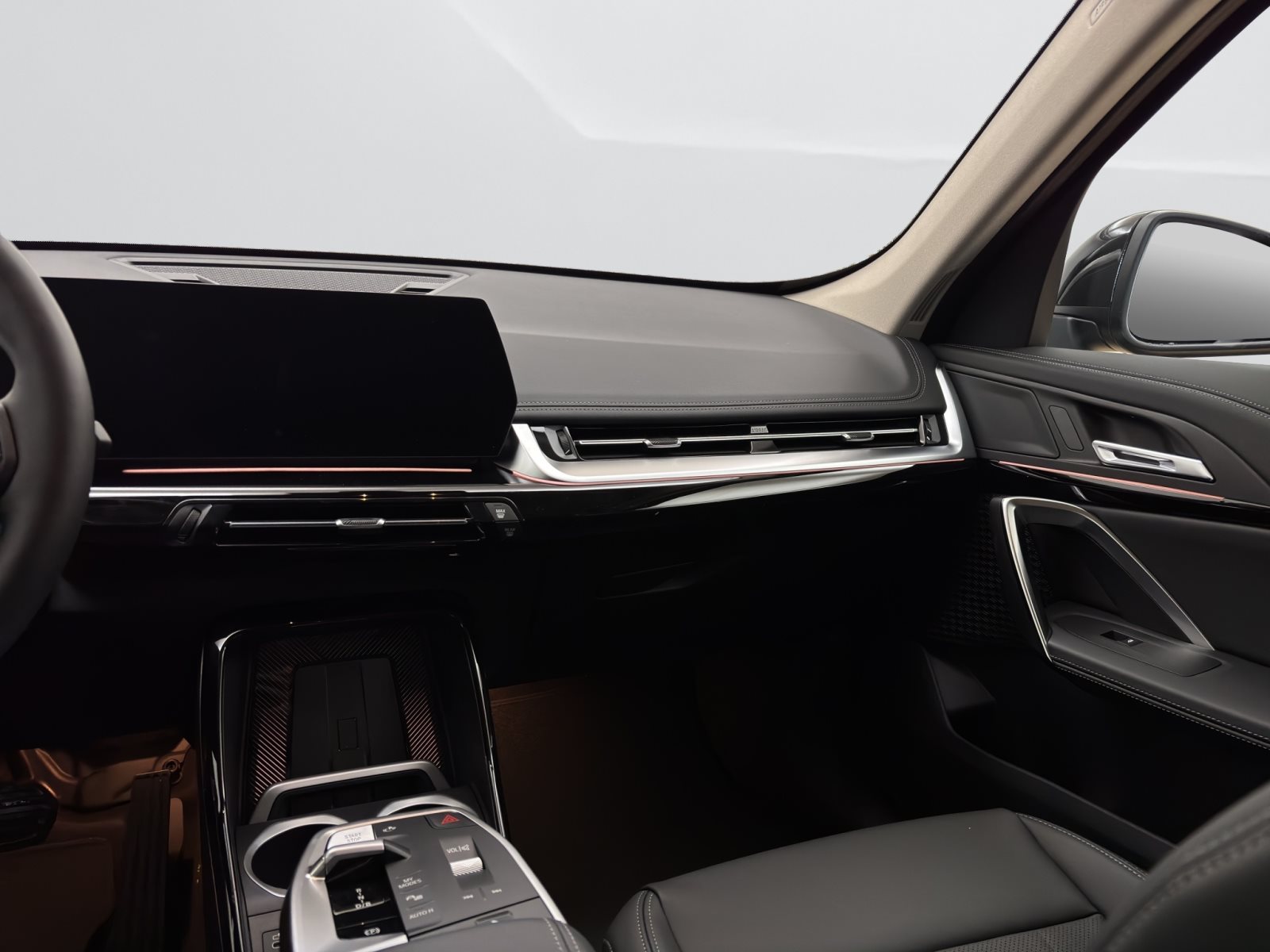 Fahrzeugabbildung BMW iX1 eDrive20 [xLine, AHK, ACC, RFK, 19 LMR, LED, SHZ]