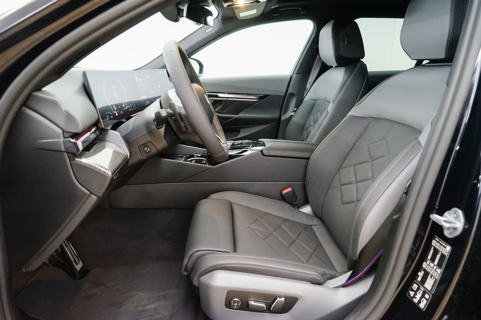Fahrzeugabbildung BMW 540d xDrive Touring [M Sport, HUD, ACC, AHK, 20 LMR]